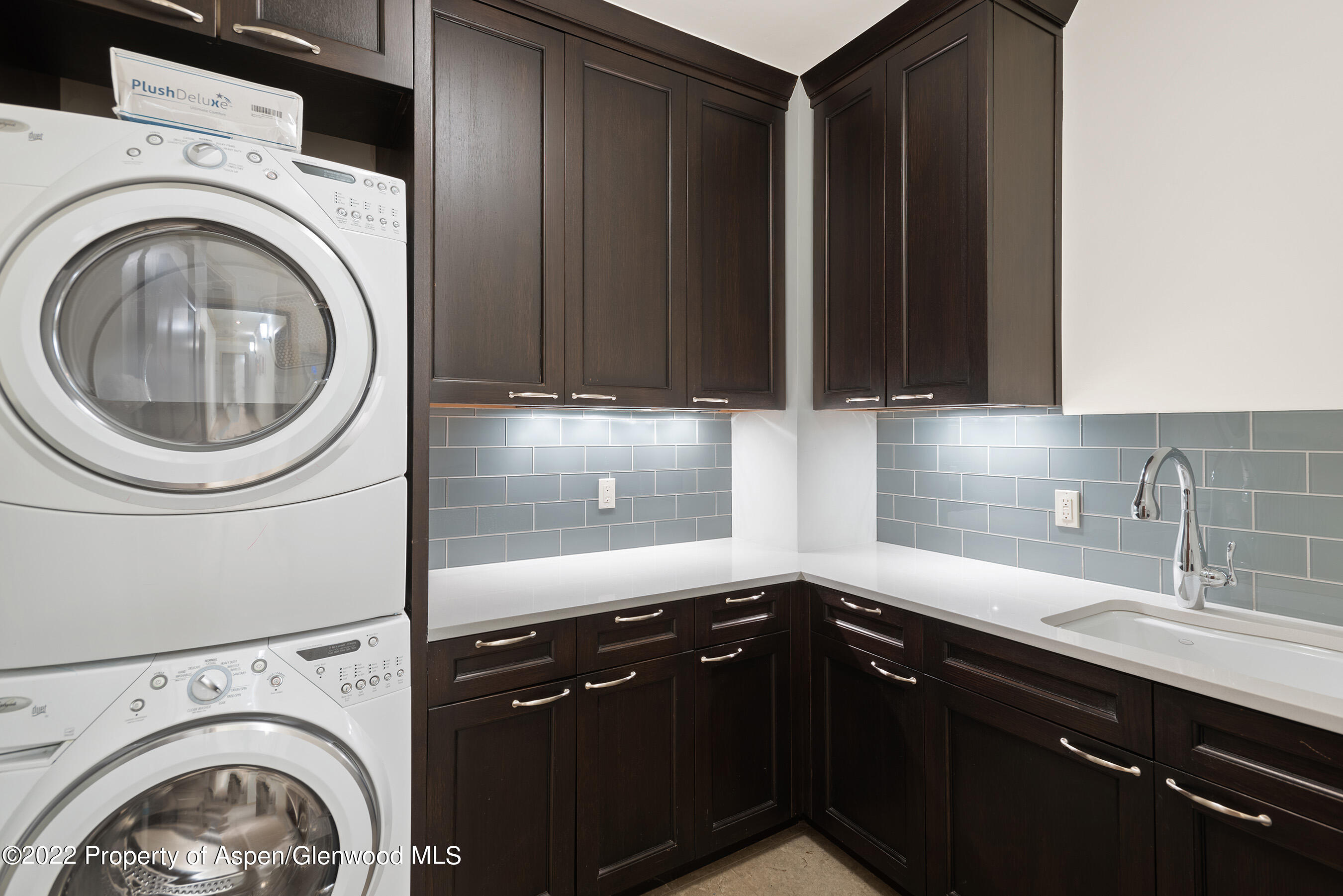 509 W Hopkins Avenue