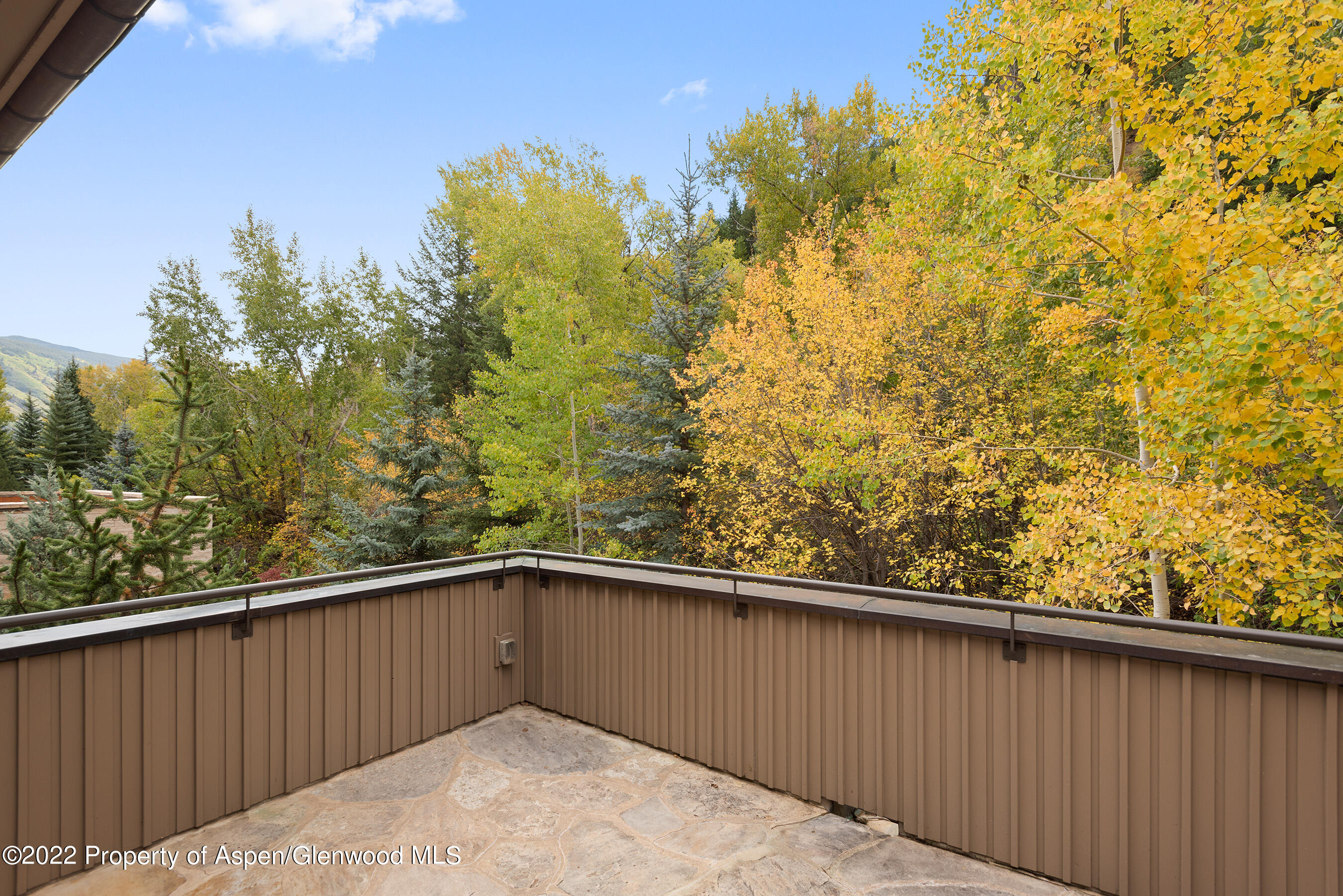 509 W Hopkins Avenue