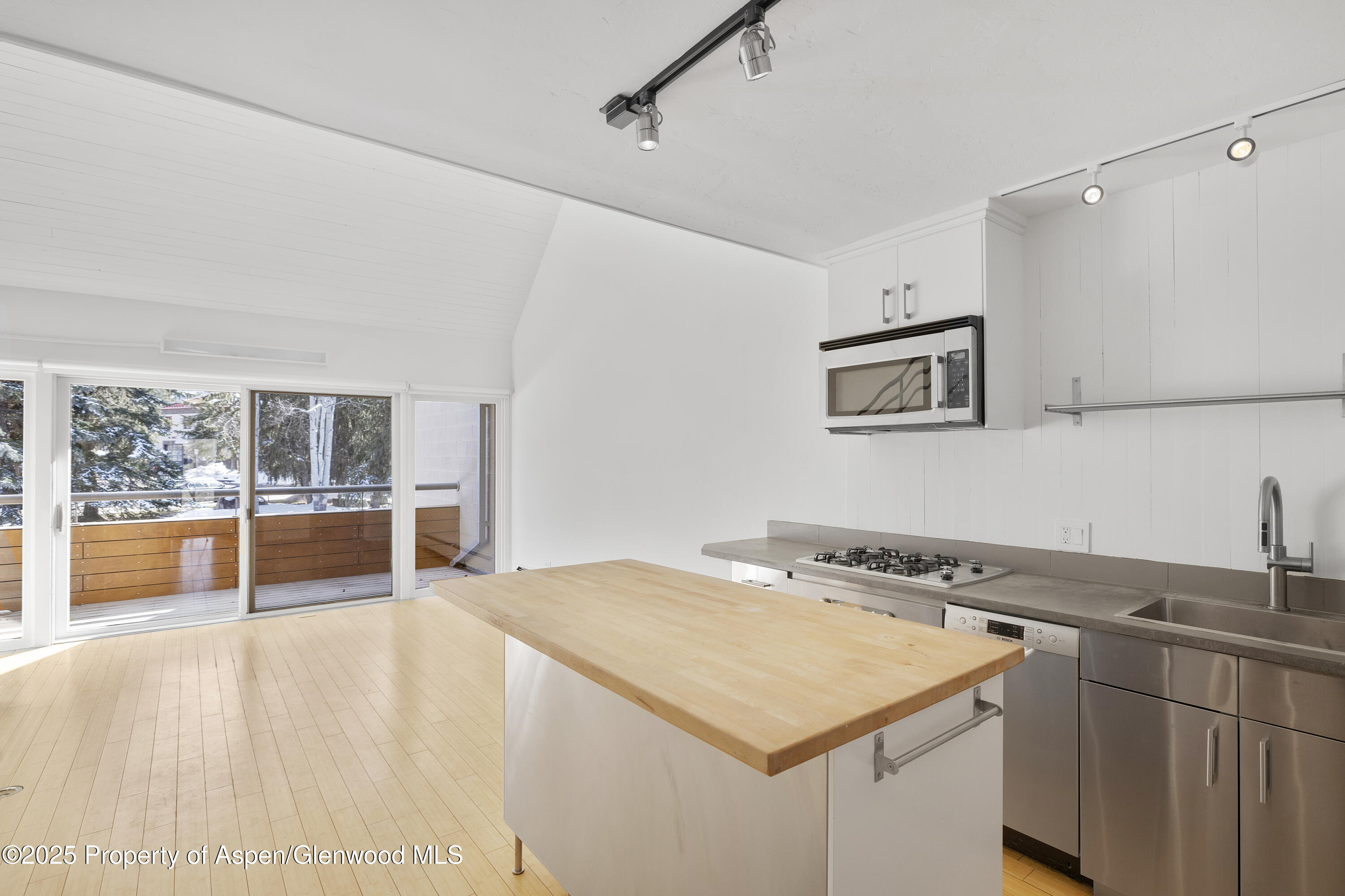 319 AABC, Unit C & D