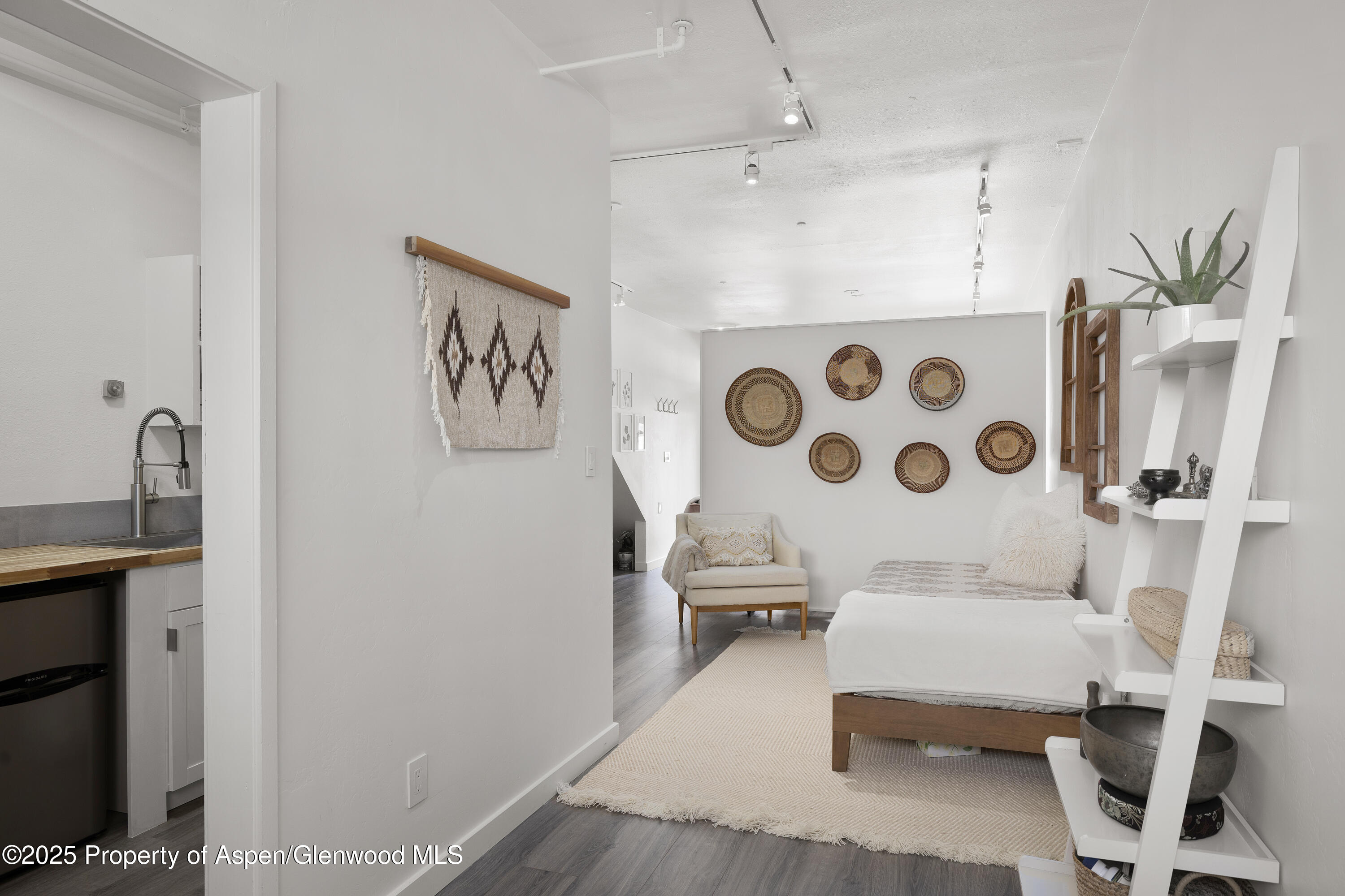 319 AABC, Unit C & D