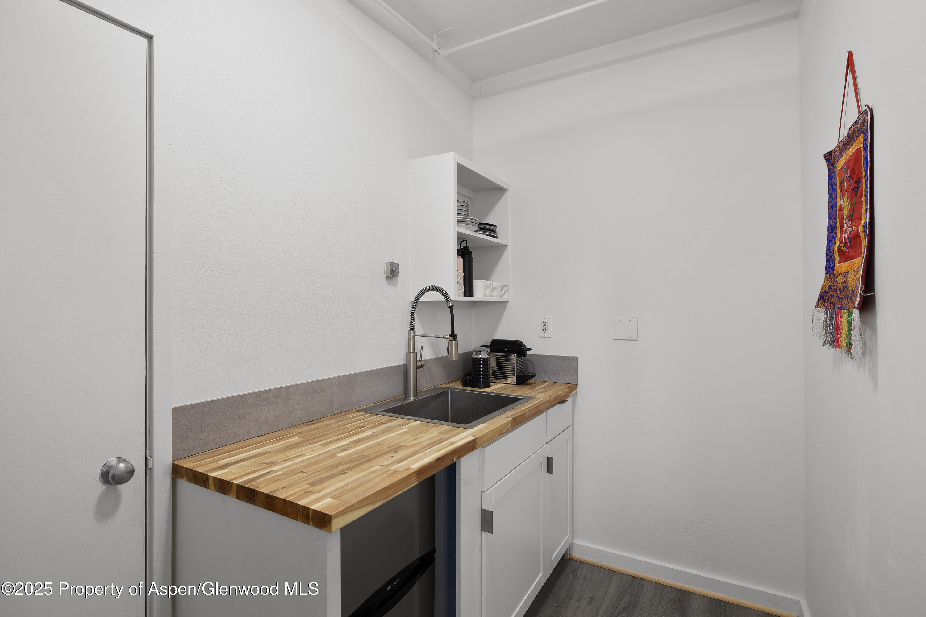 319 AABC, Unit C & D