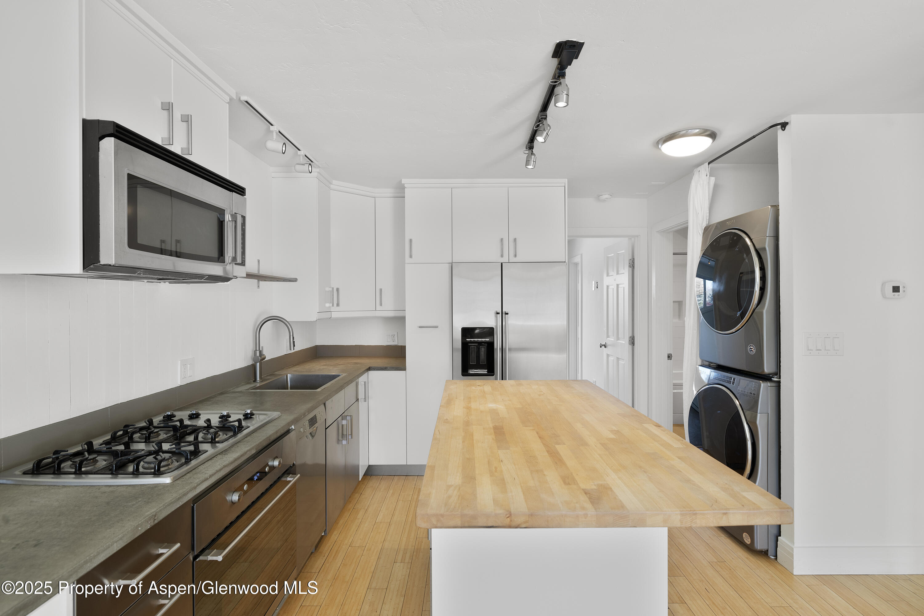 319 AABC, Unit C & D