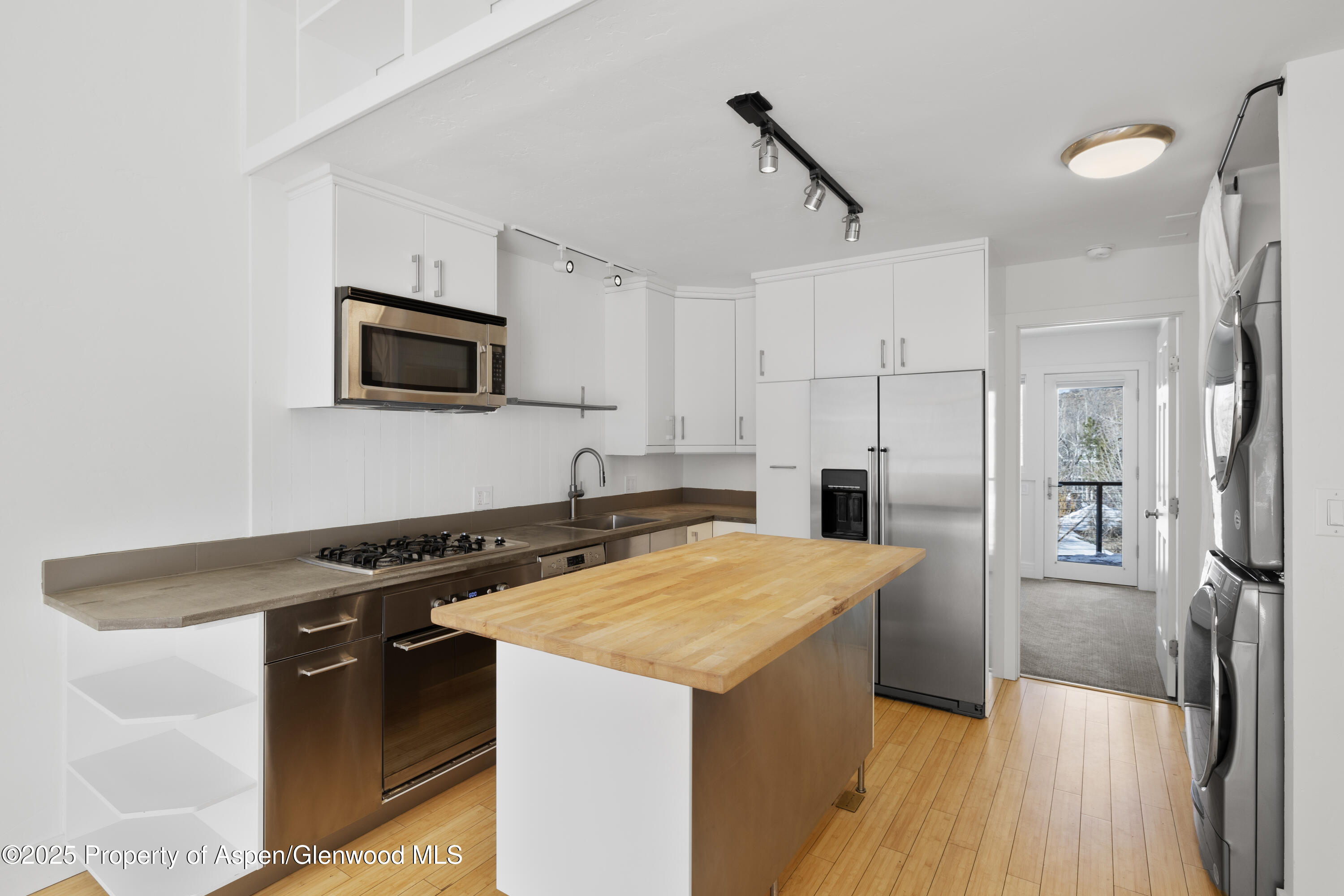 319 AABC, Unit C & D