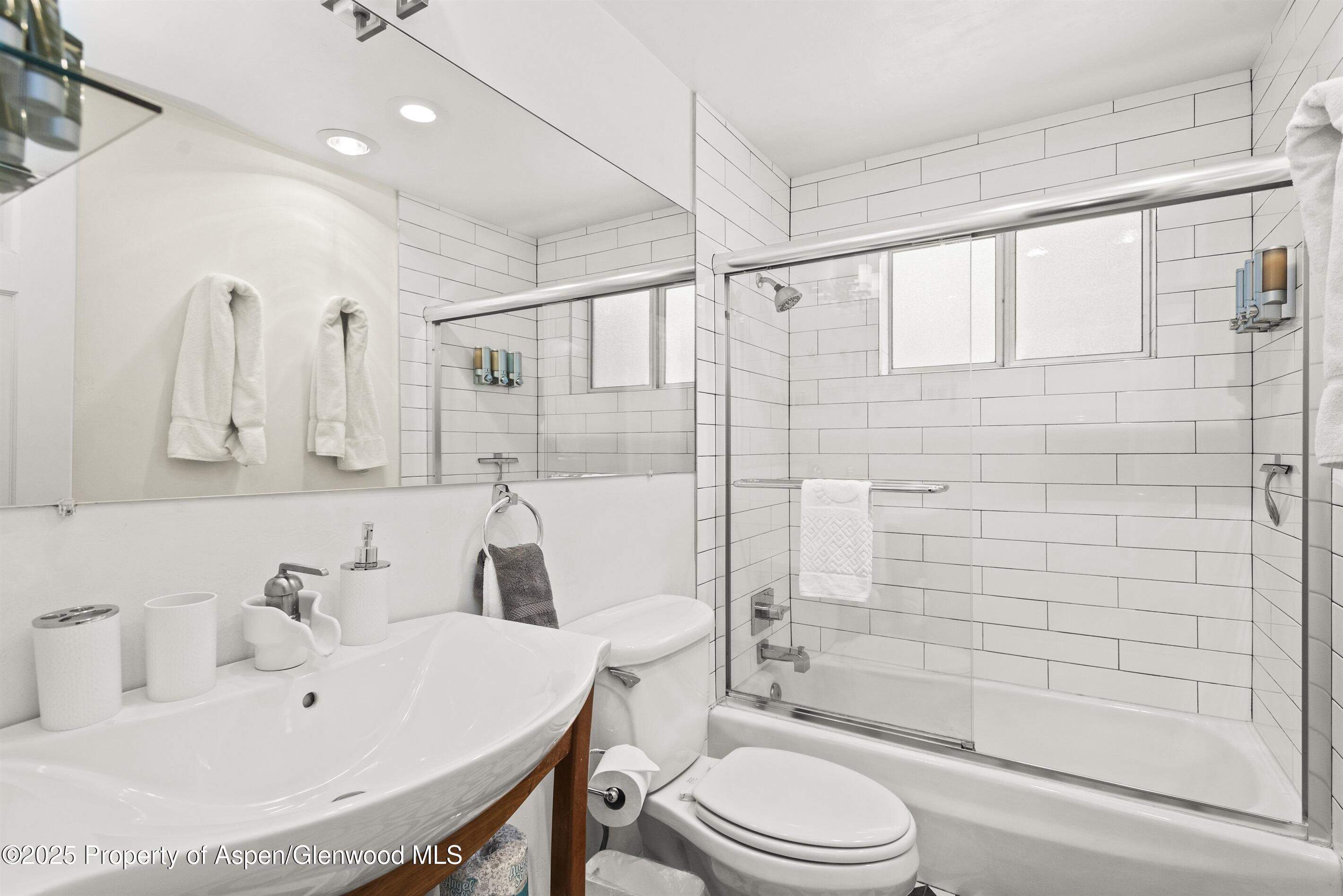 940 Waters Avenue, #201