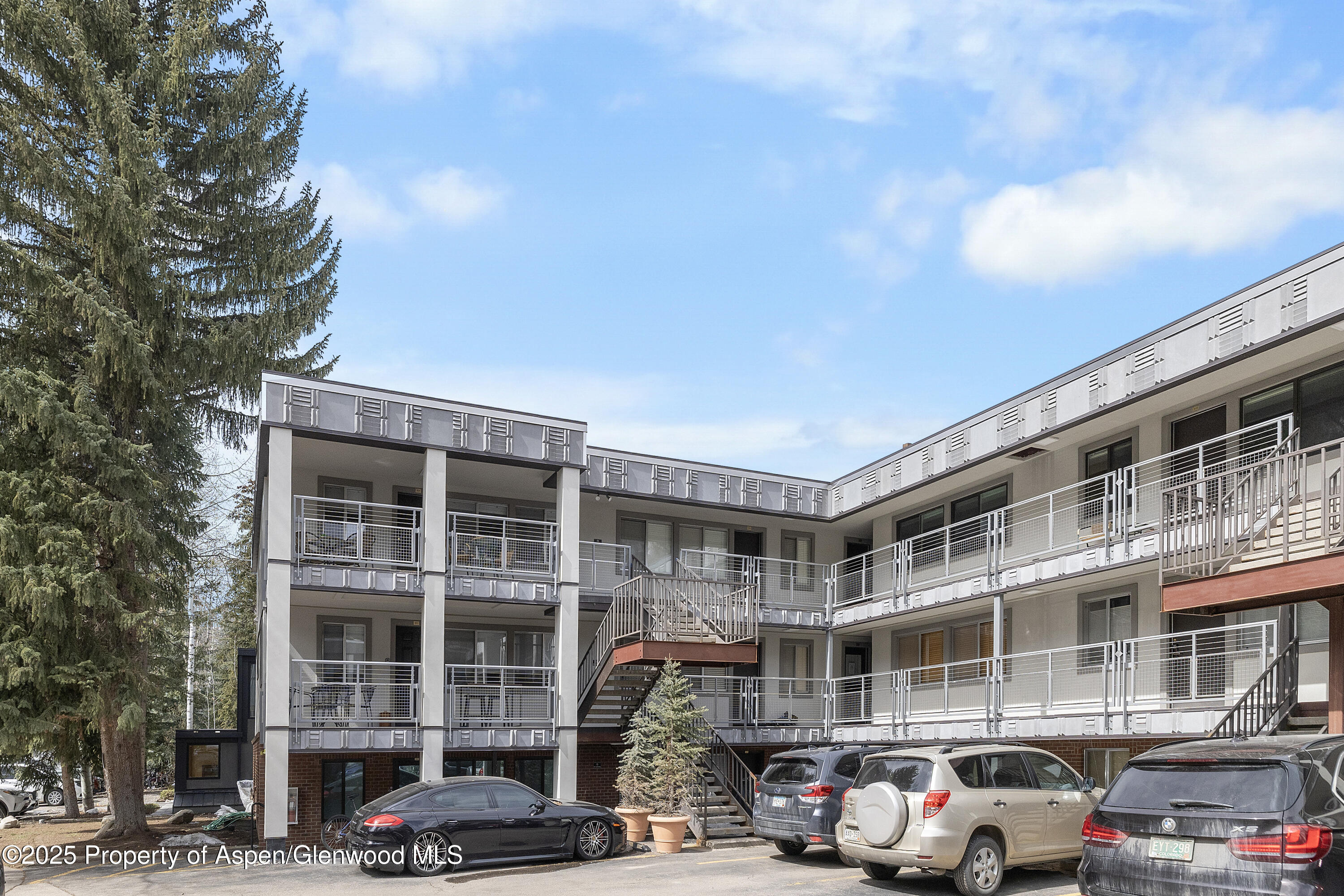 940 Waters Avenue, #201