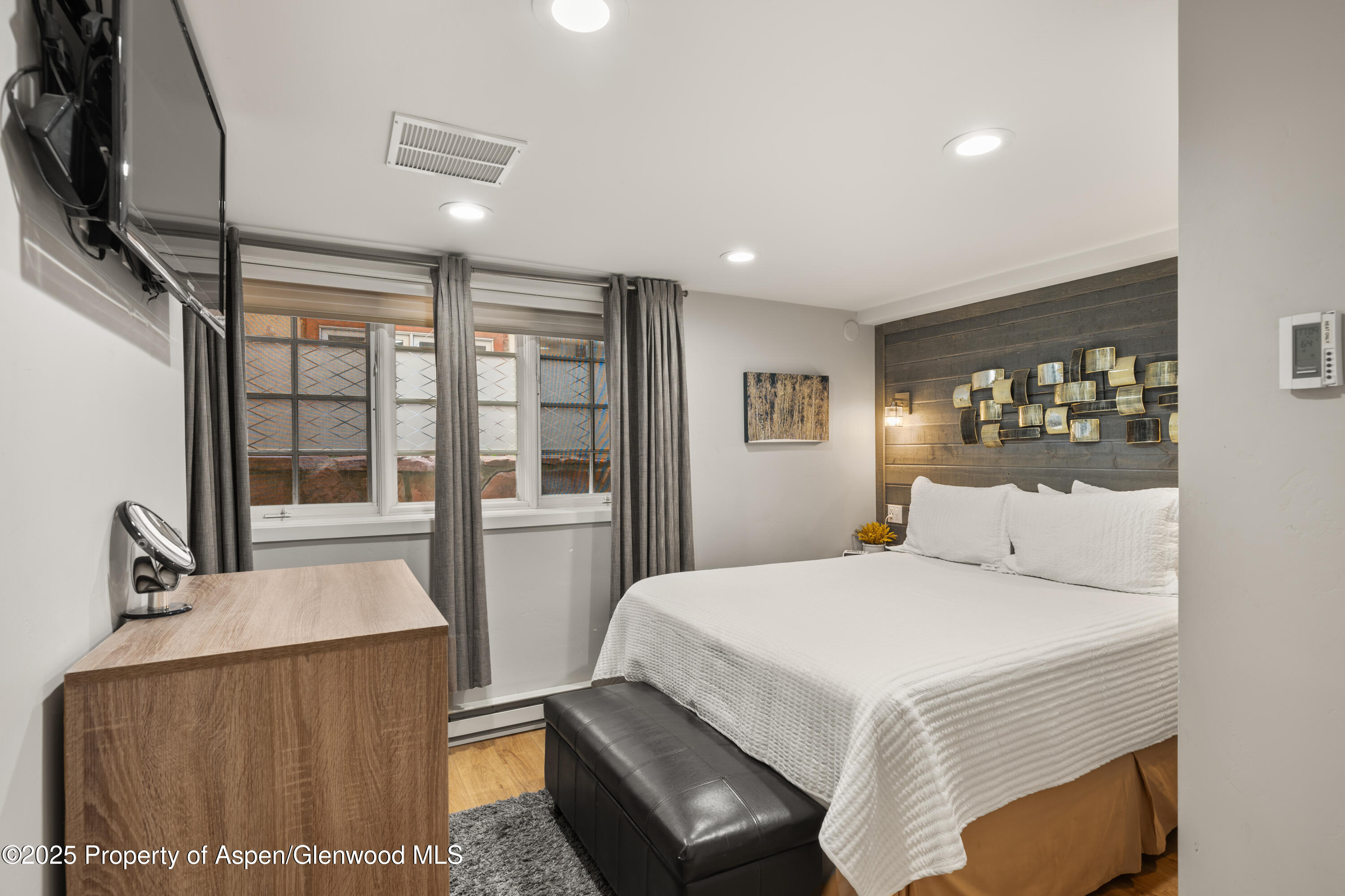 711 S Galena Street, 17D