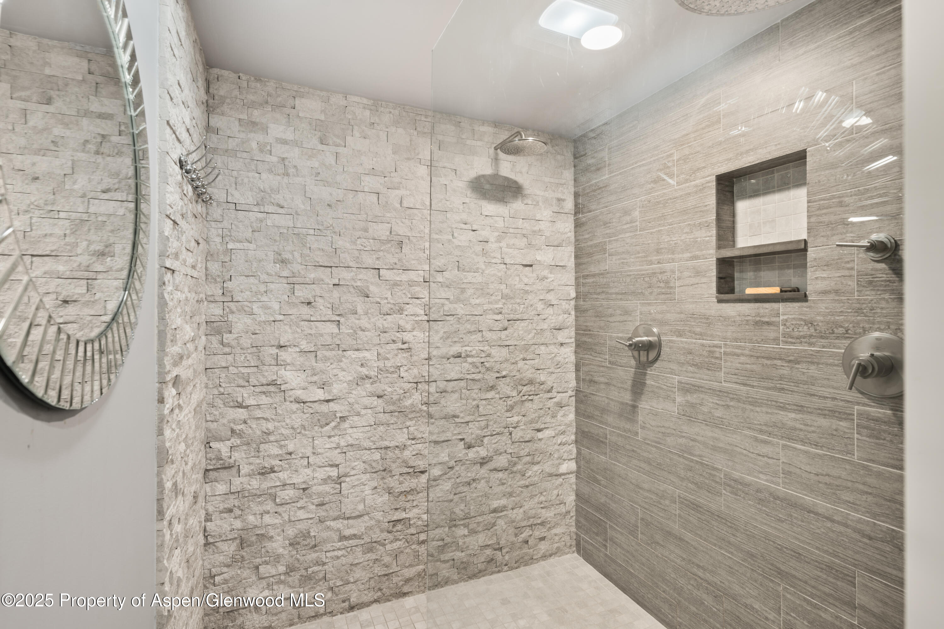 711 S Galena Street, 17D