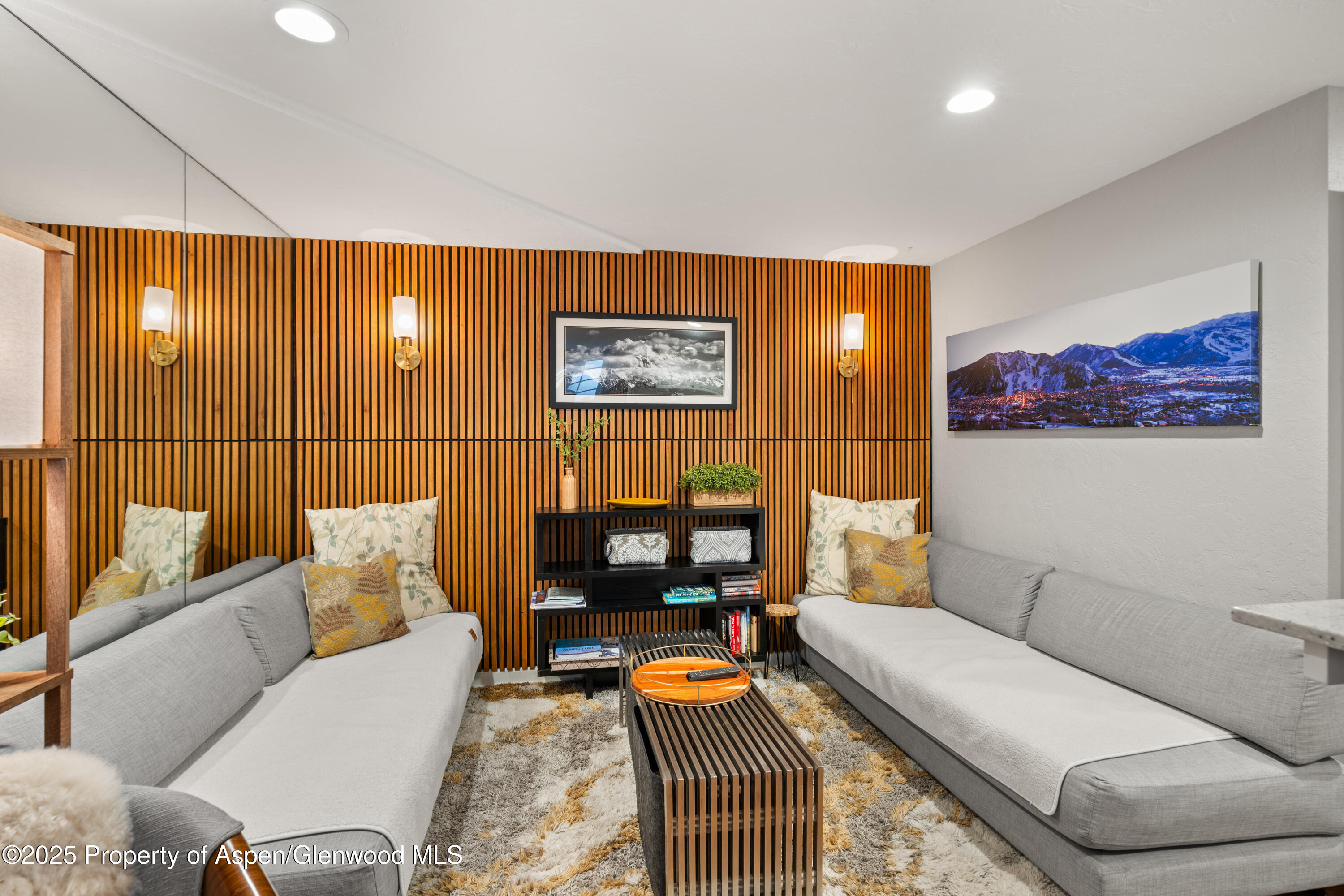 711 S Galena Street, 17D