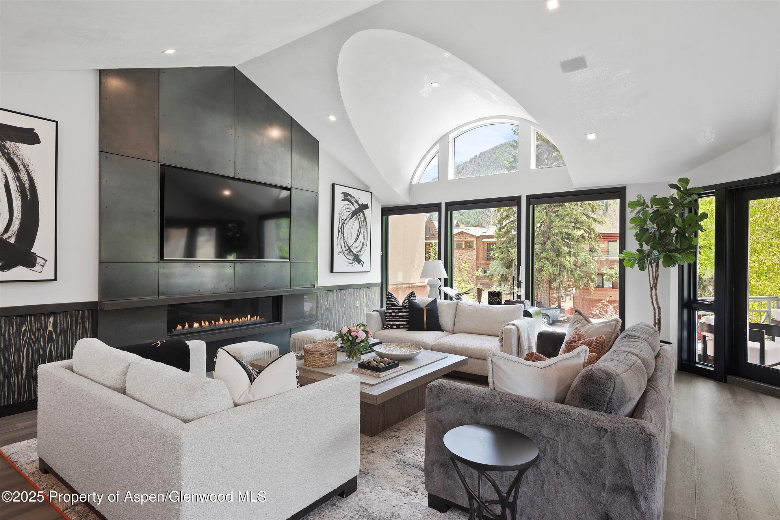 120 S Spring Street, 1