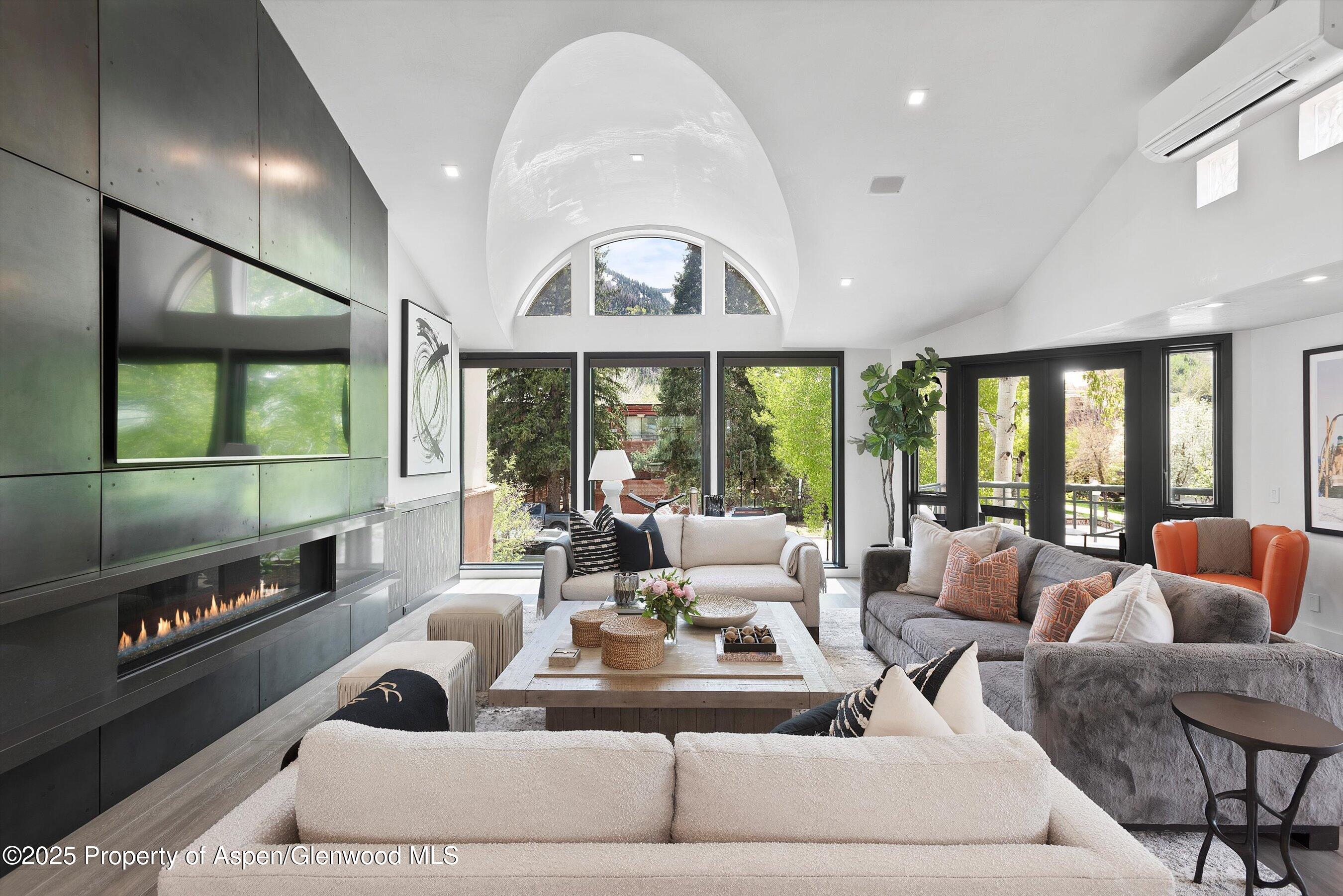 120 S Spring Street, 1