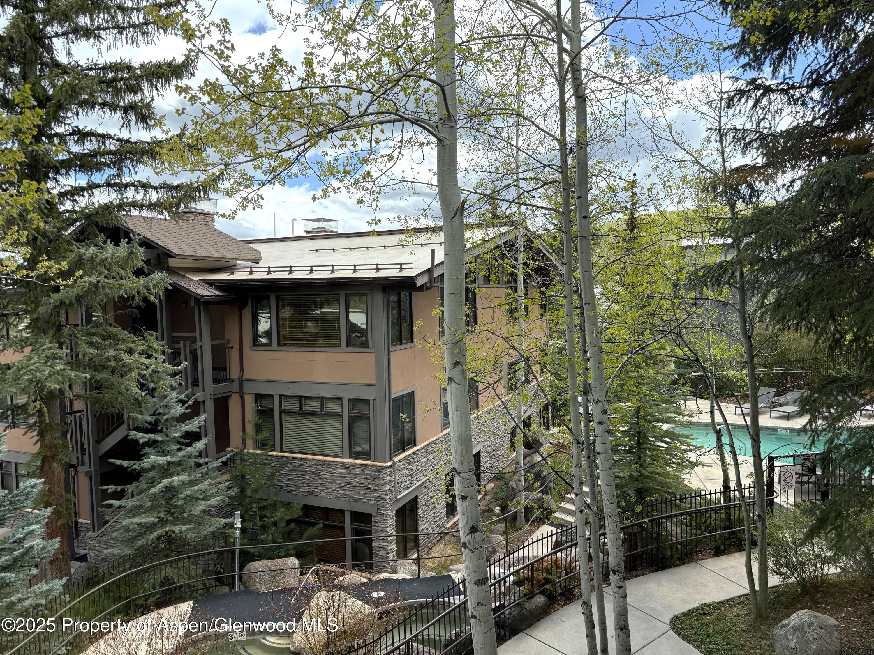 600 Carriage Way, L-12