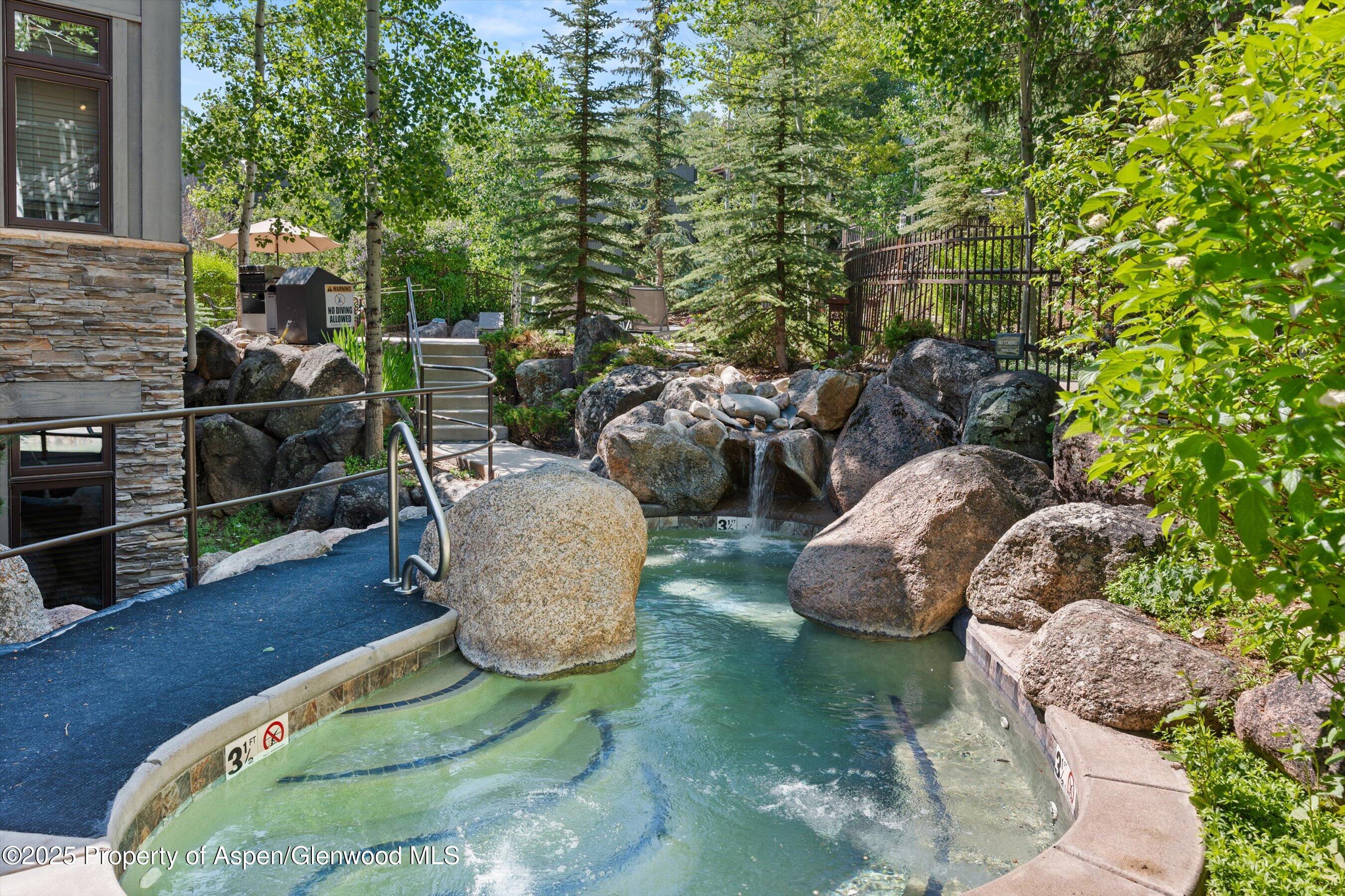 600 Carriage Way, L-12