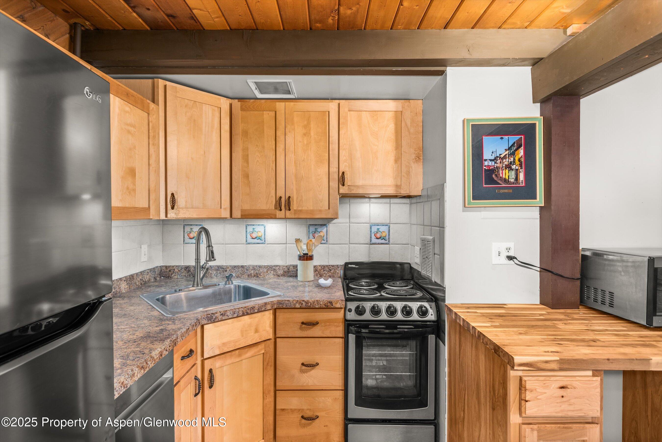 600 Carriage Way, L-12