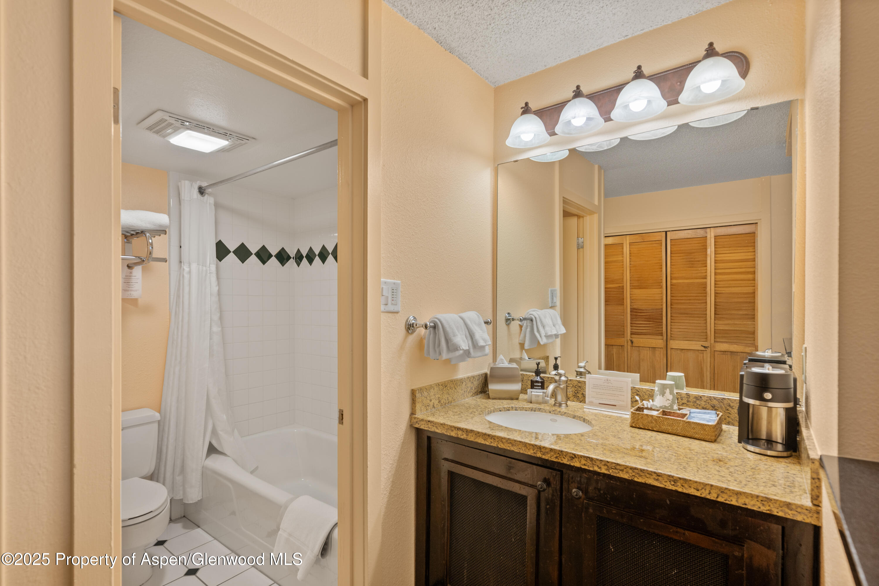 300 Carriage Way, 303