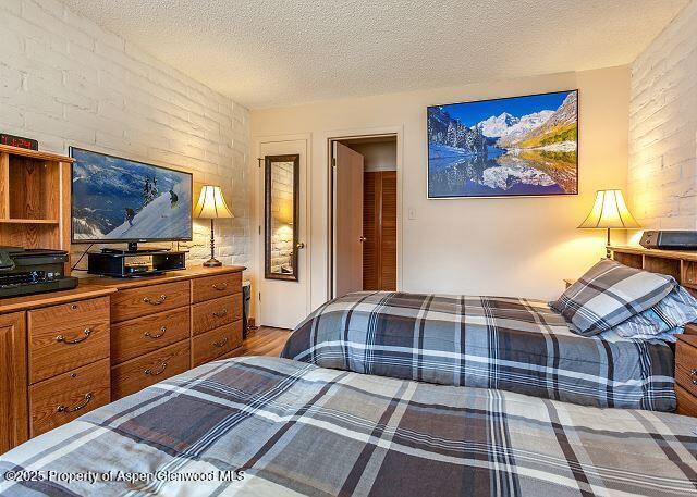 313 VINE Street, 313