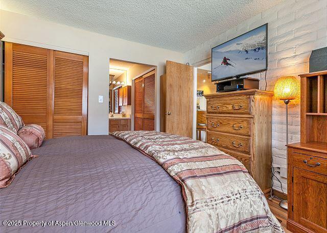 313 VINE Street, 313