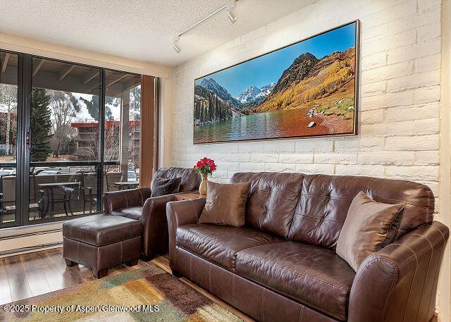 313 VINE Street, 313