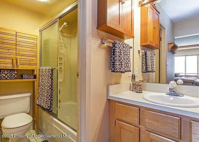 313 VINE Street, 313