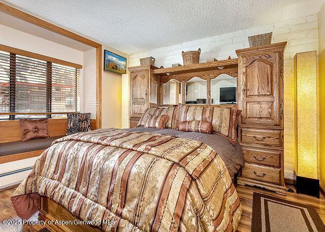 313 VINE Street, 313