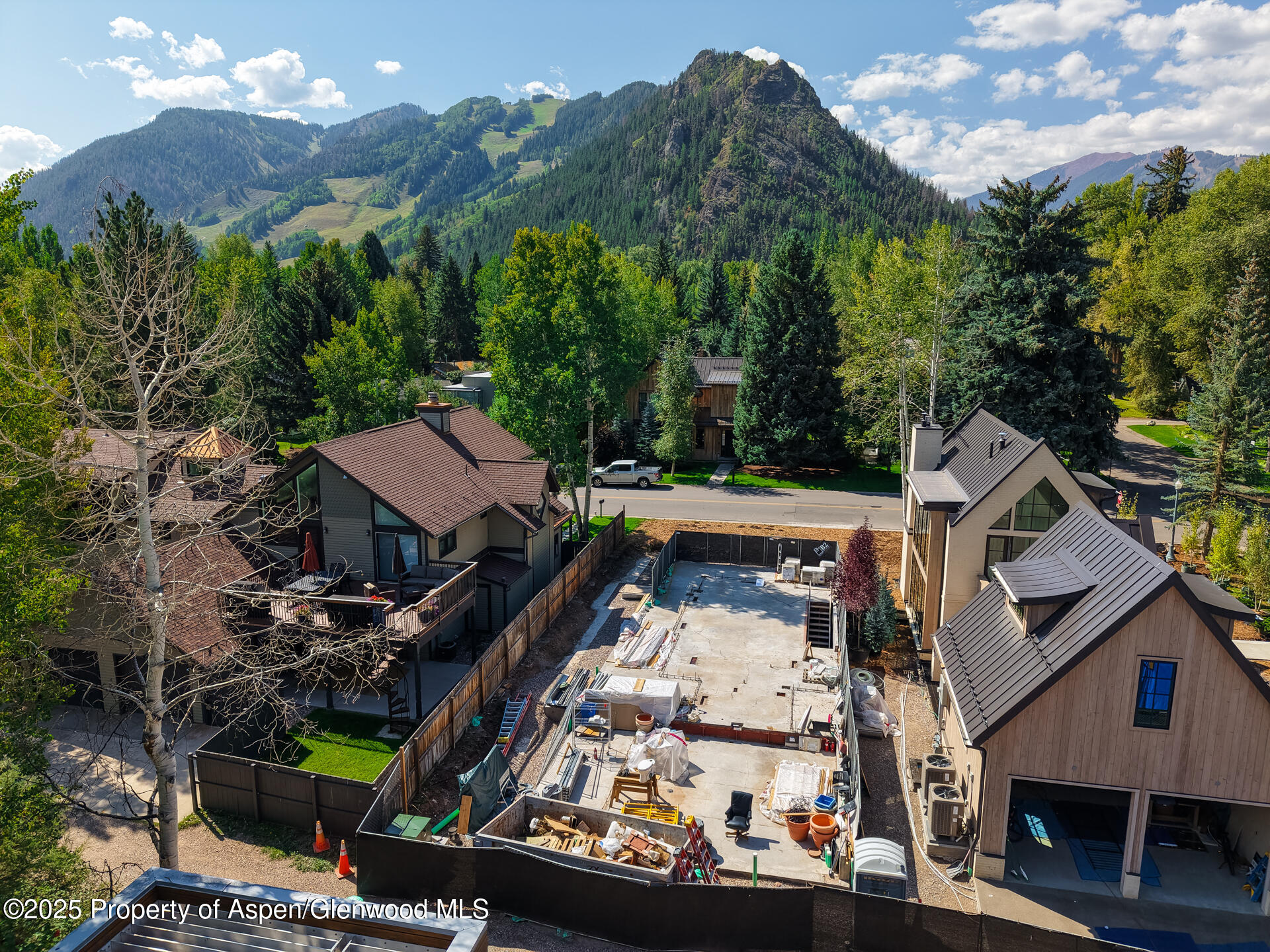 622 W Smuggler Street