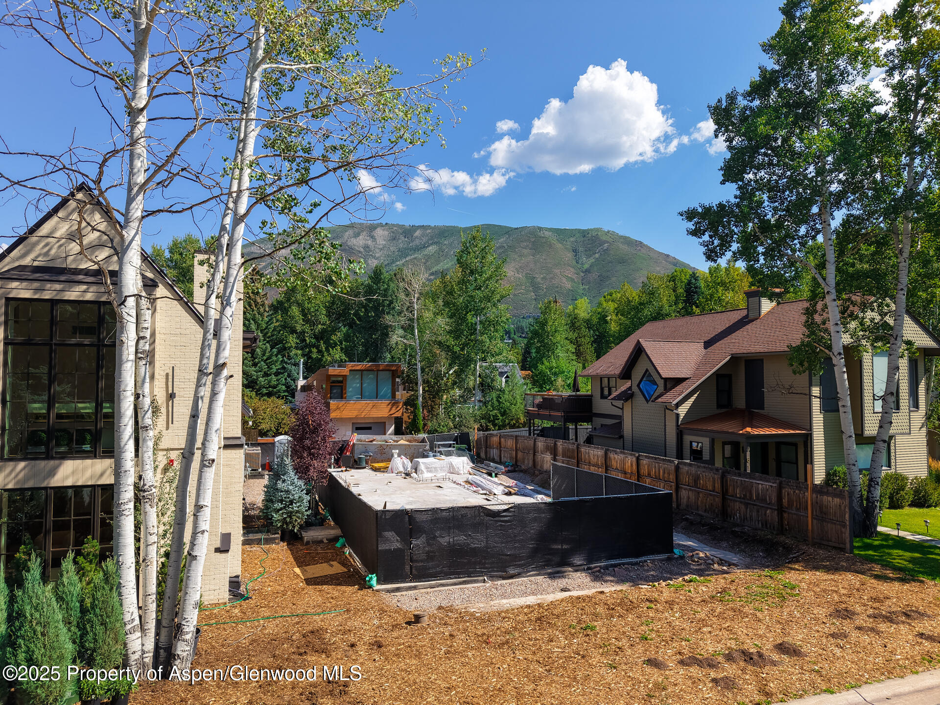 622 W Smuggler Street