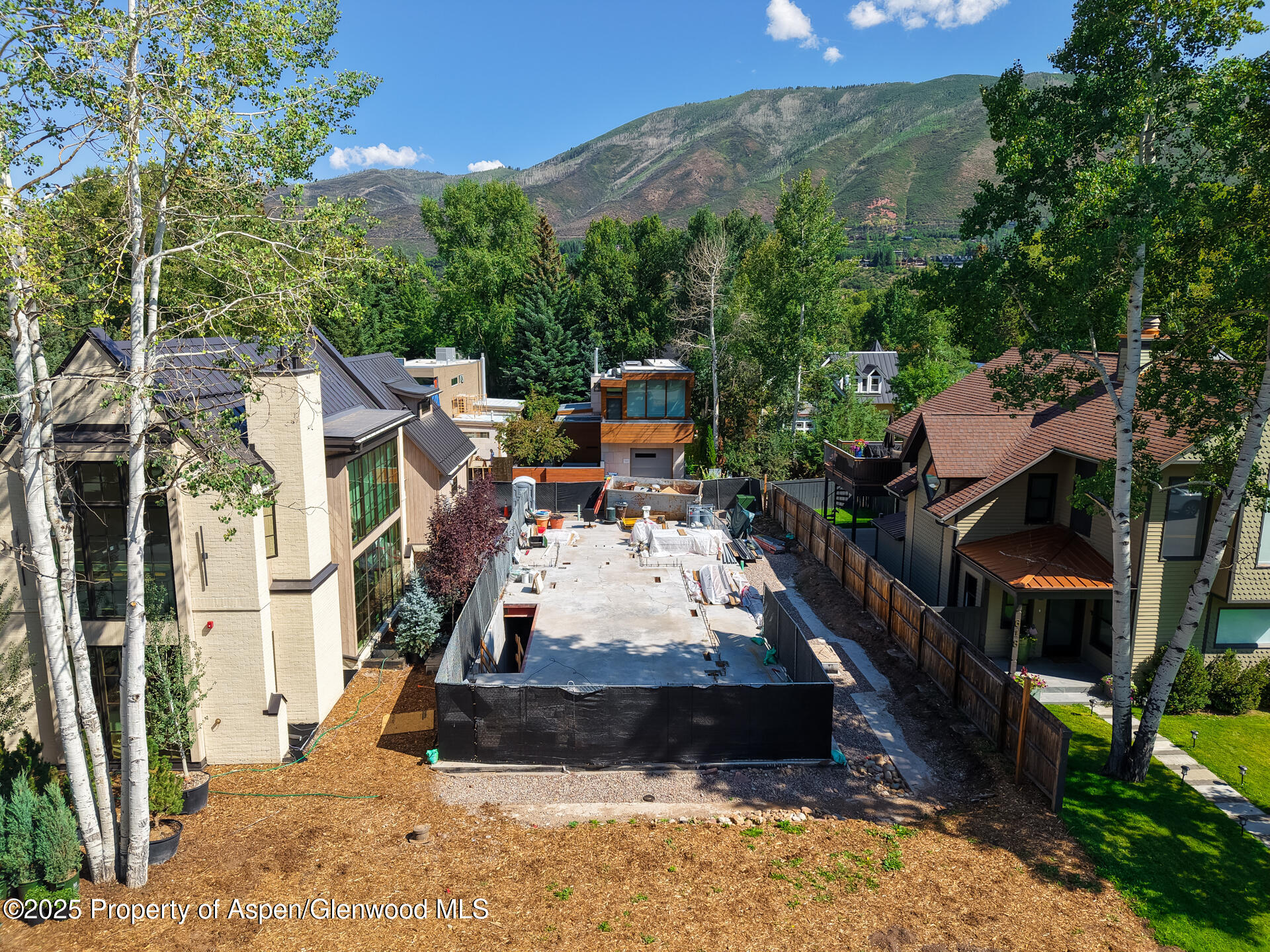 622 W Smuggler Street