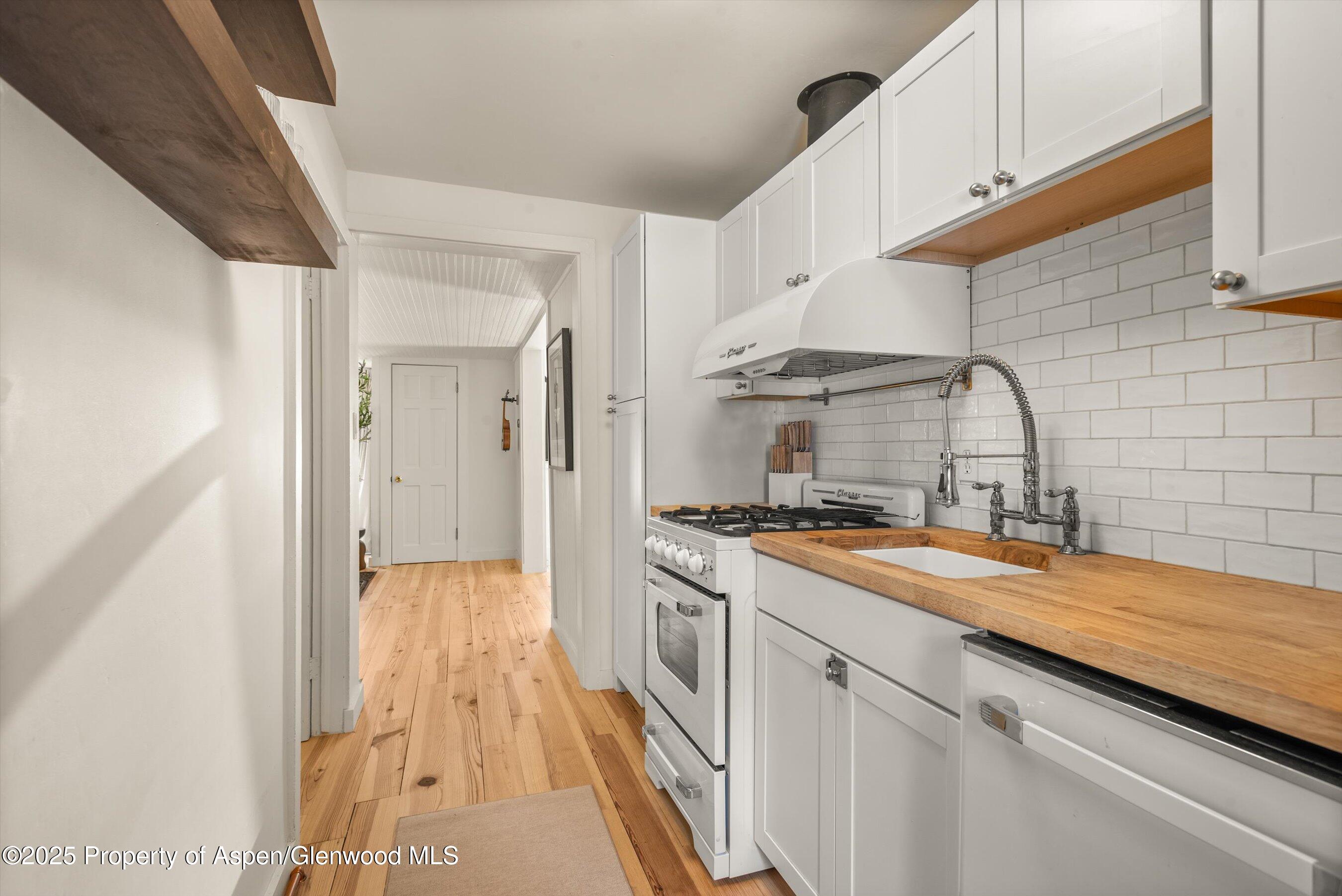 500 W Francis Street Carriage House