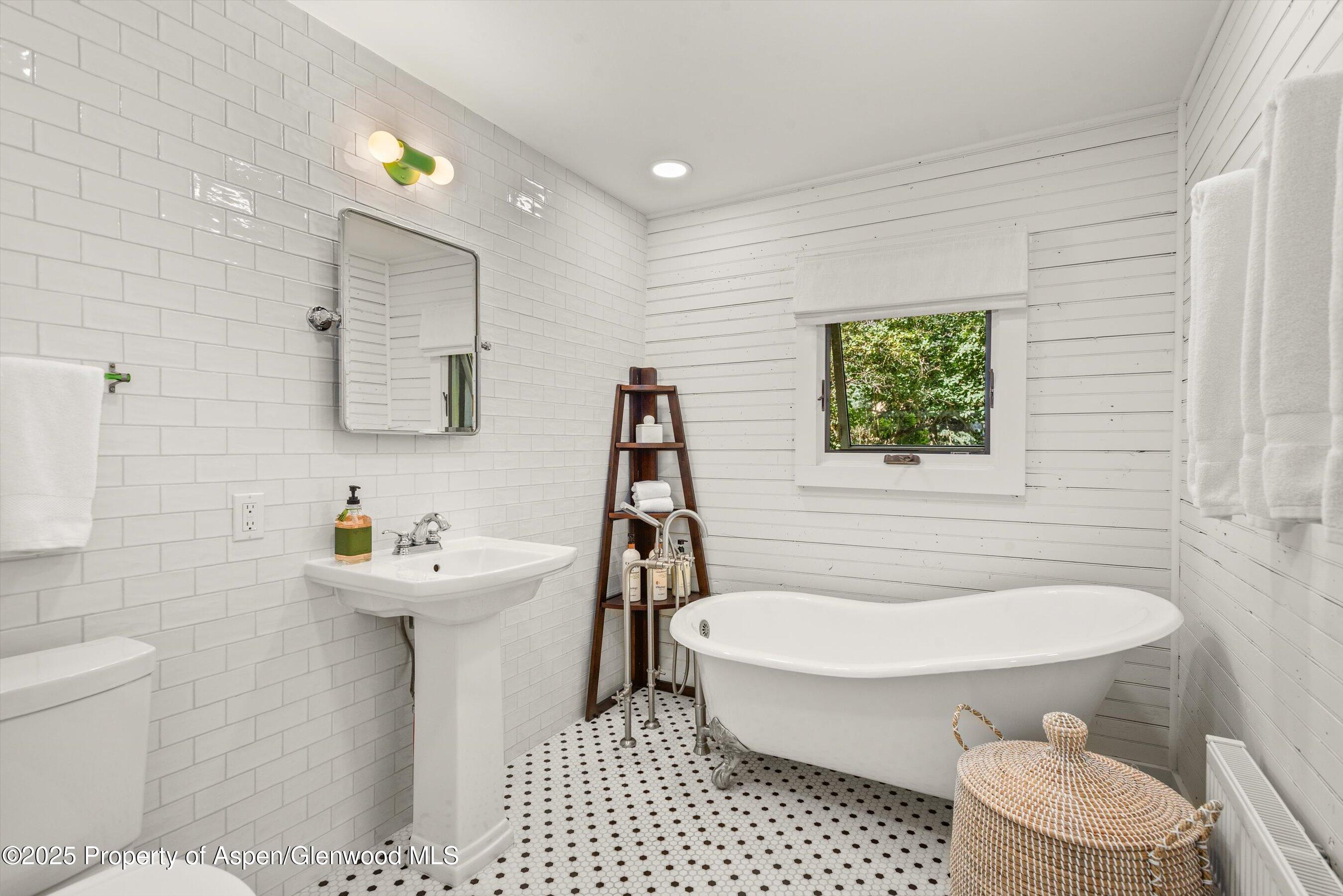 500 W Francis Street Carriage House