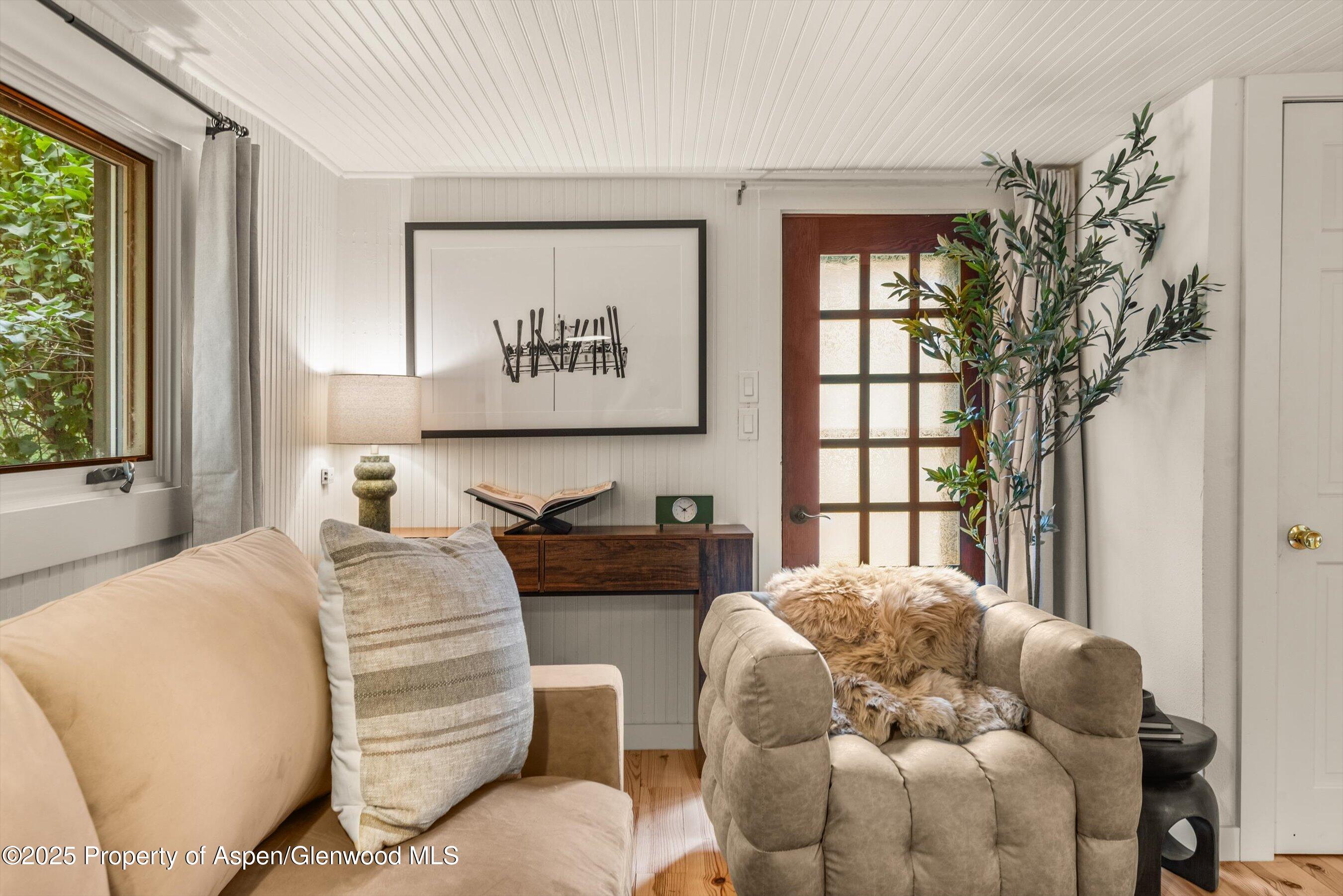 500 W Francis Street Carriage House