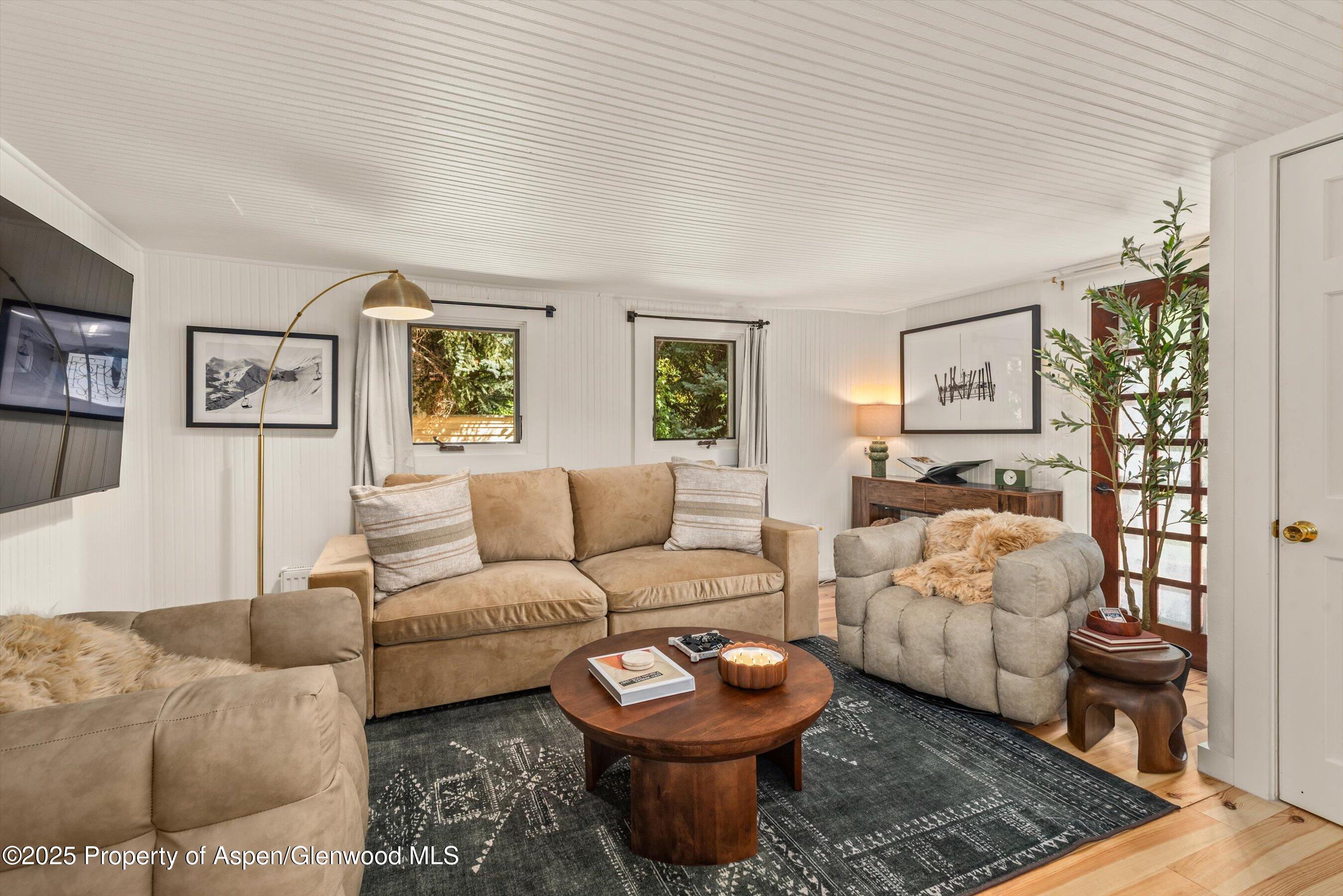 500 W Francis Street Carriage House