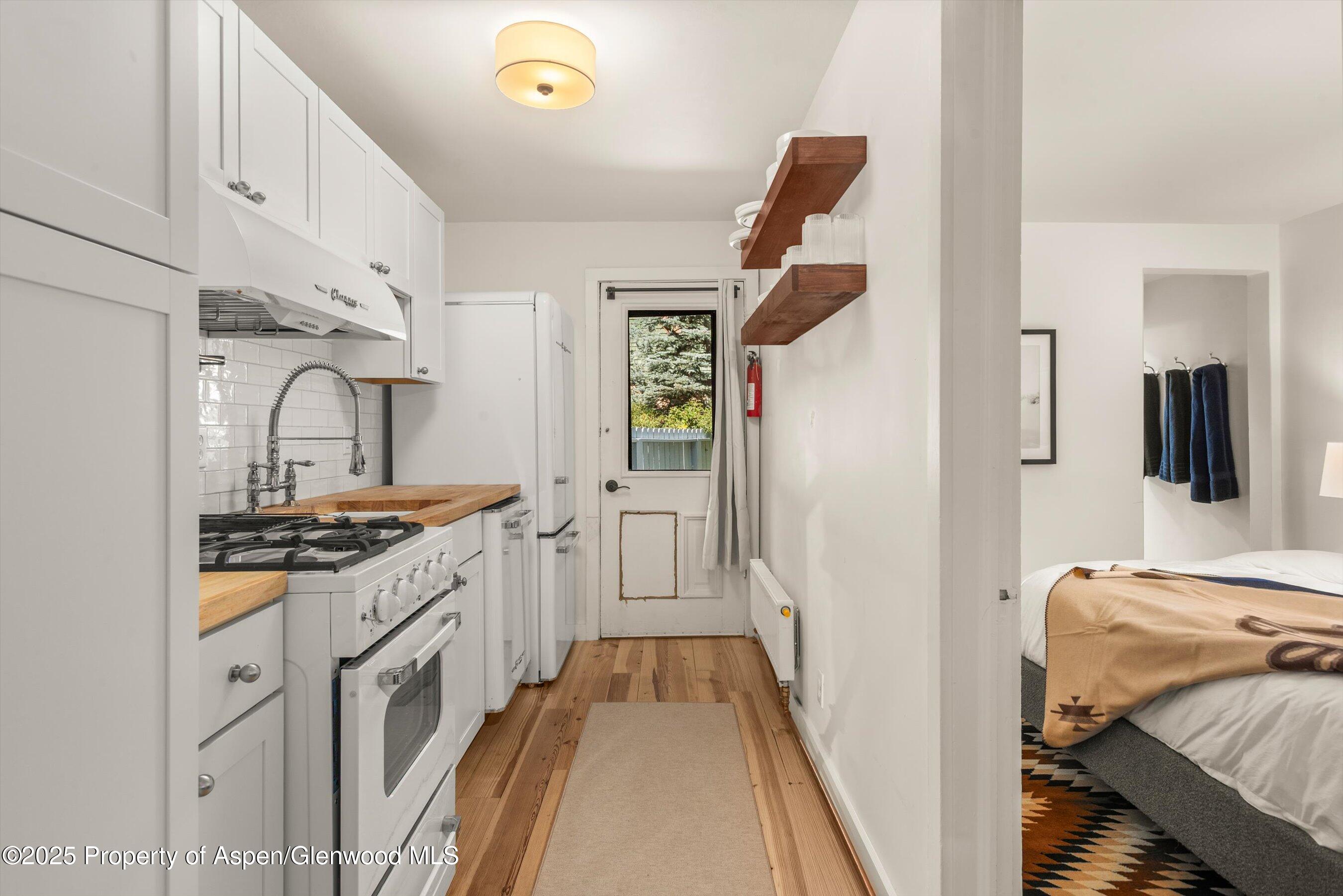 500 W Francis Street Carriage House