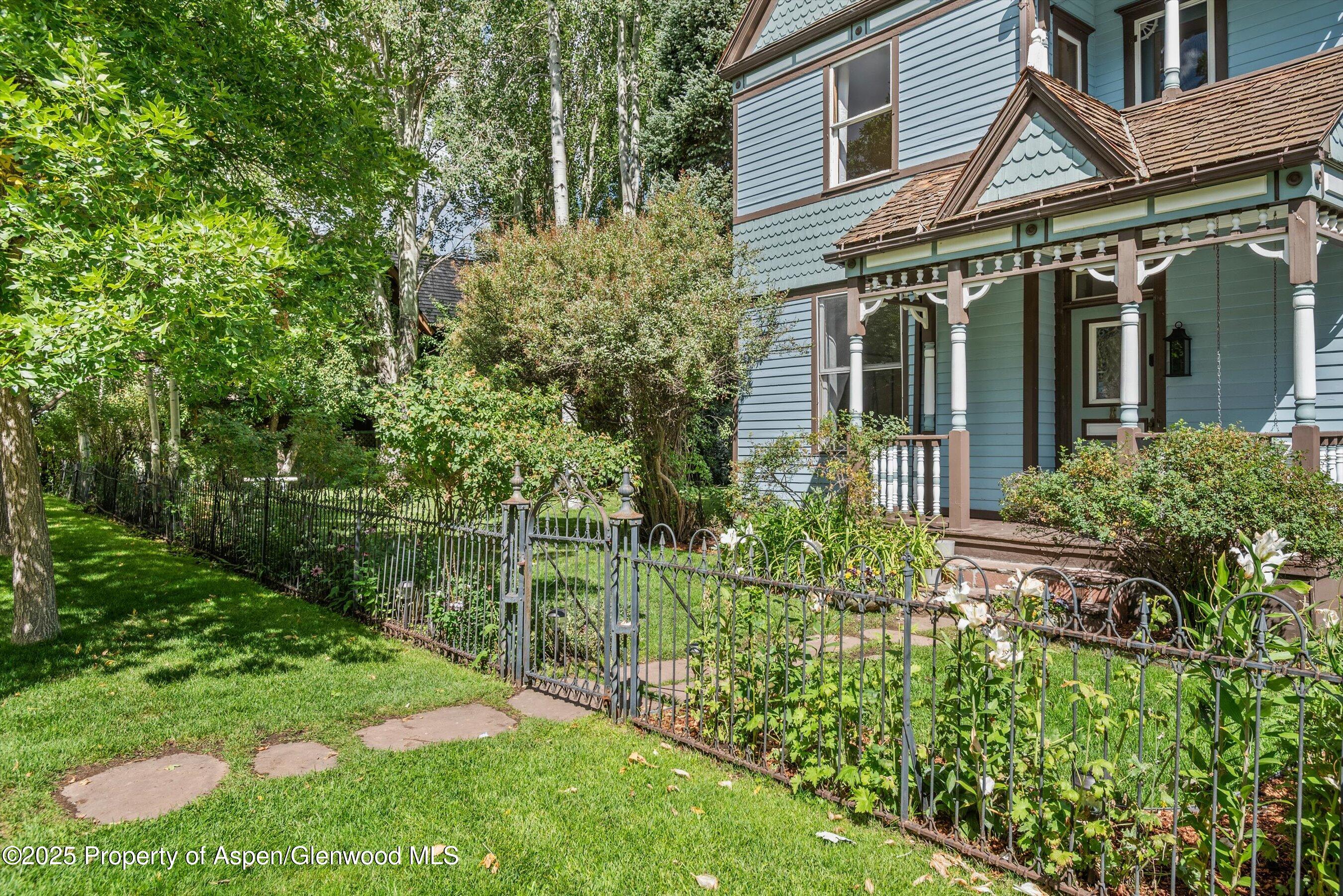 500 W Francis Street, Main House