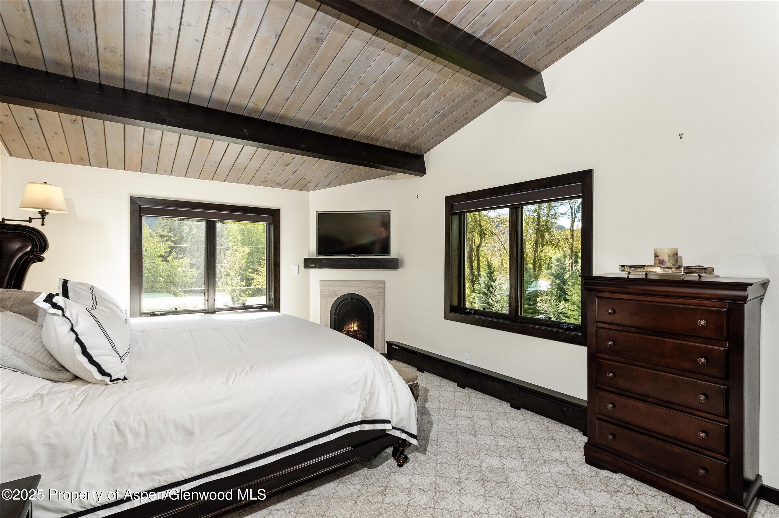 39 Roaring Fork Drive