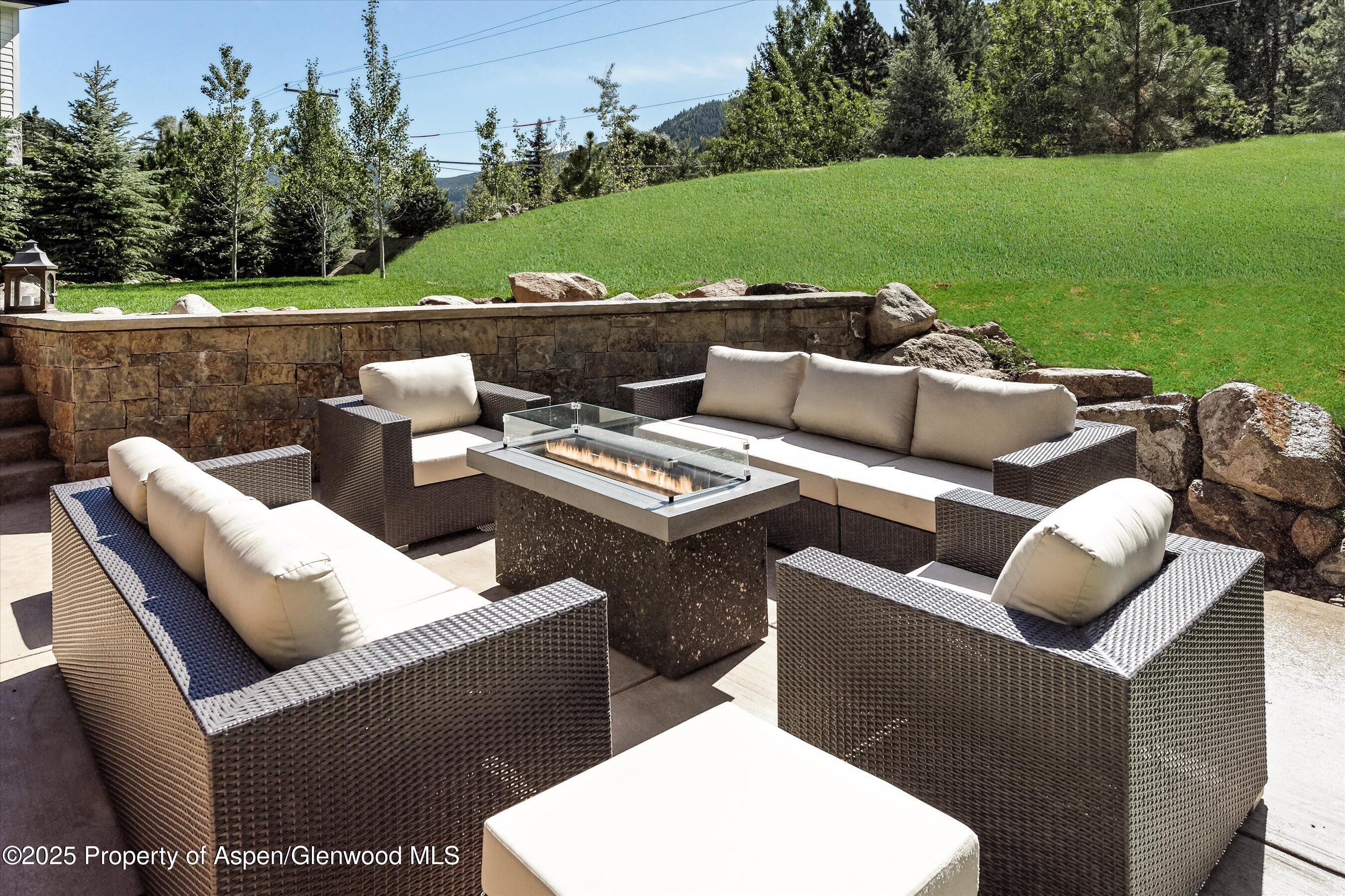 39 Roaring Fork Drive