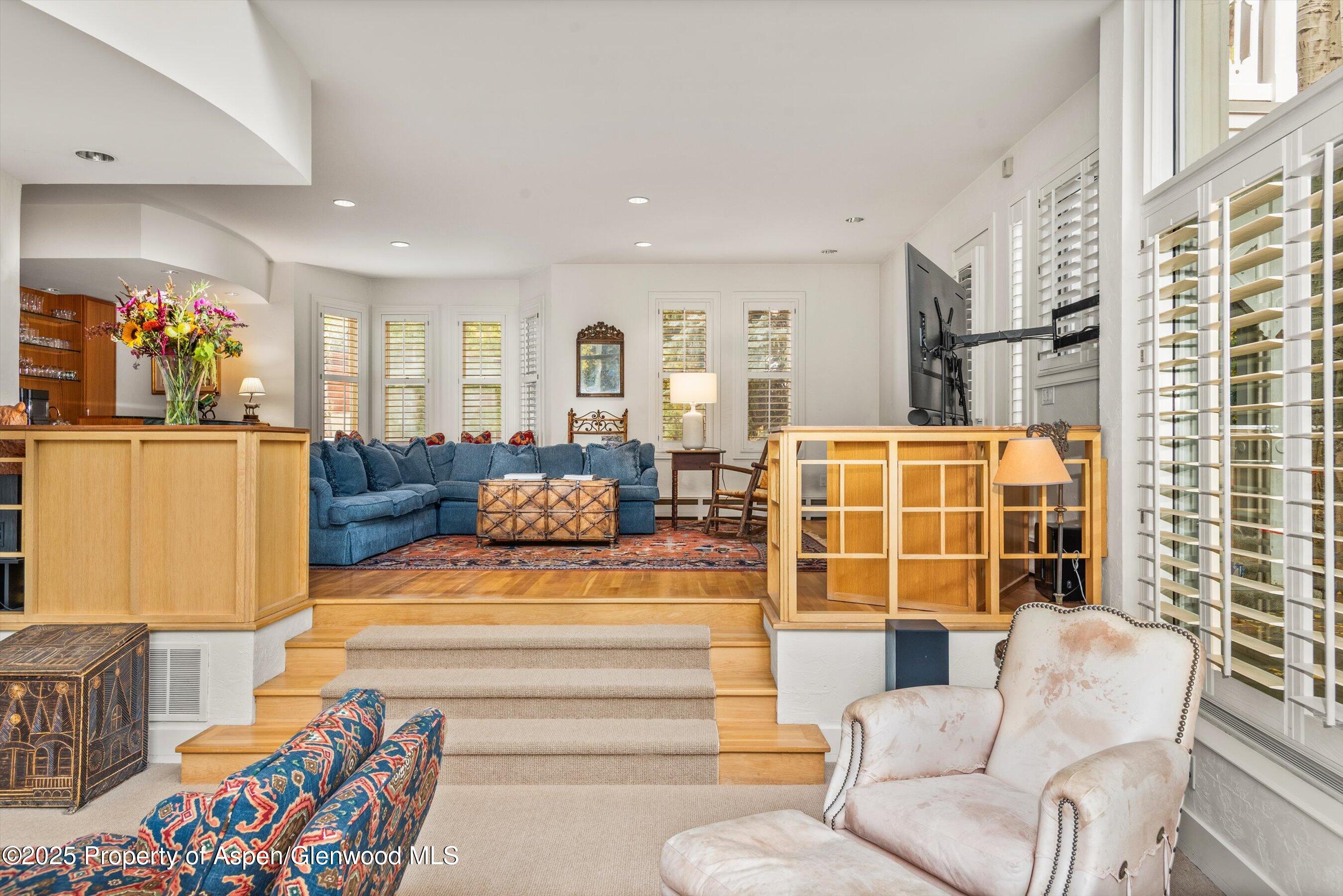 431 W Hopkins Avenue