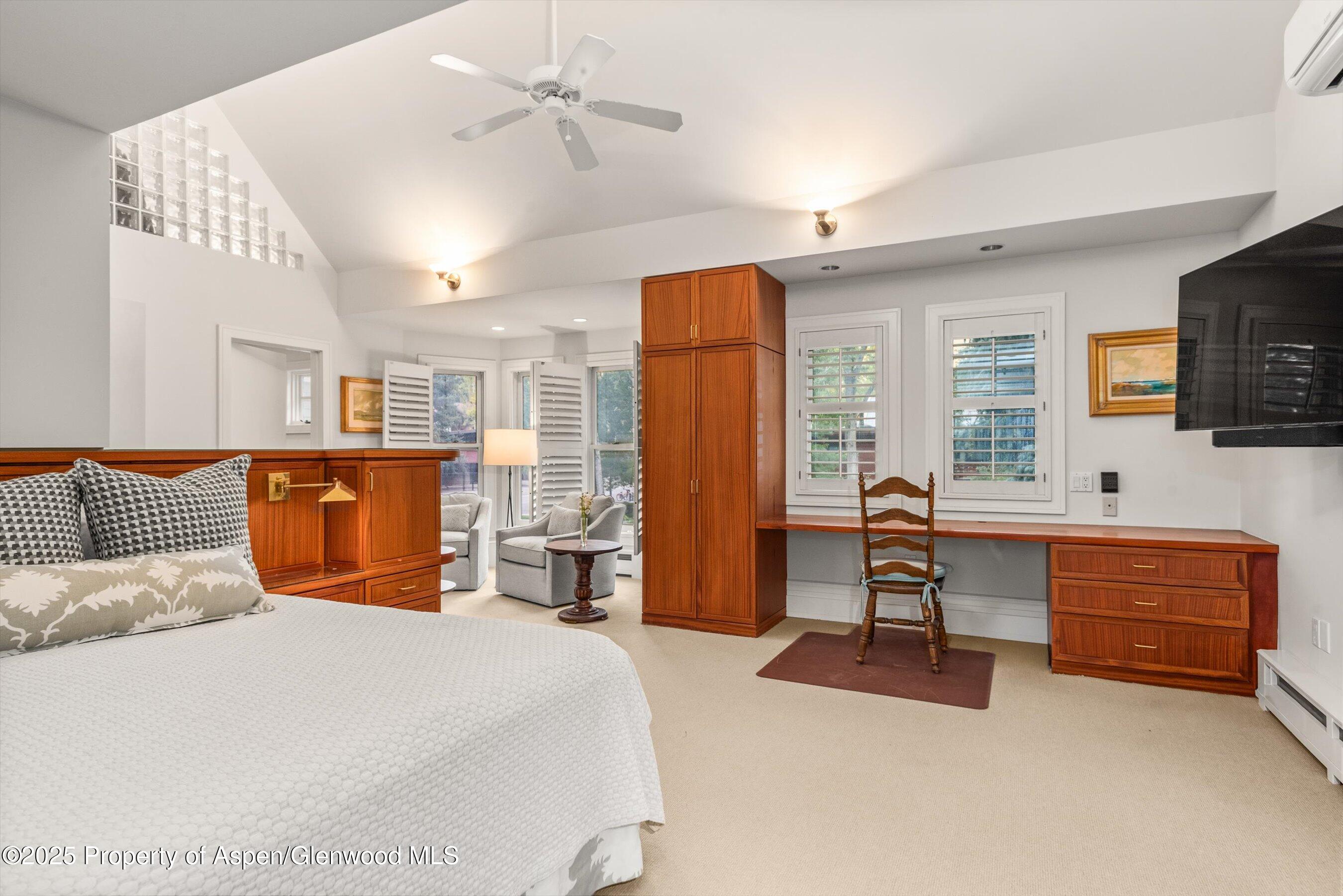 431 W Hopkins Avenue