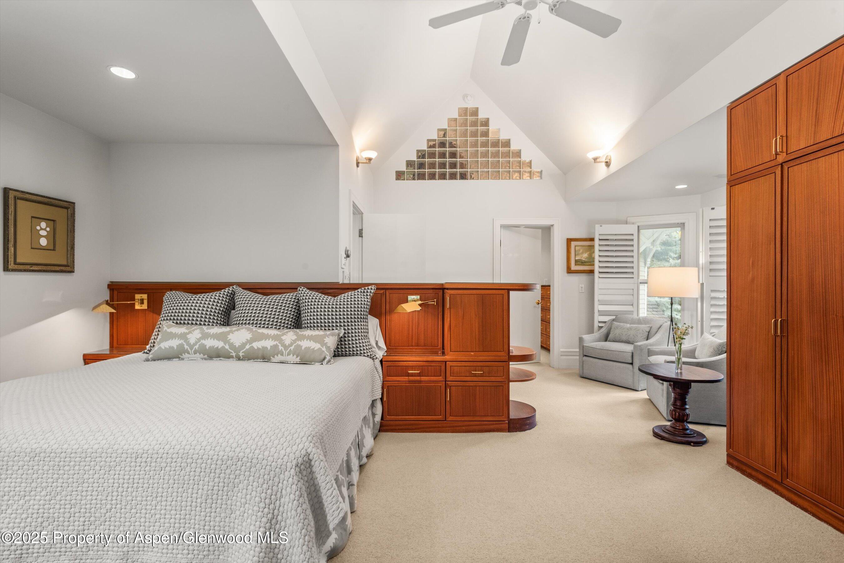 431 W Hopkins Avenue