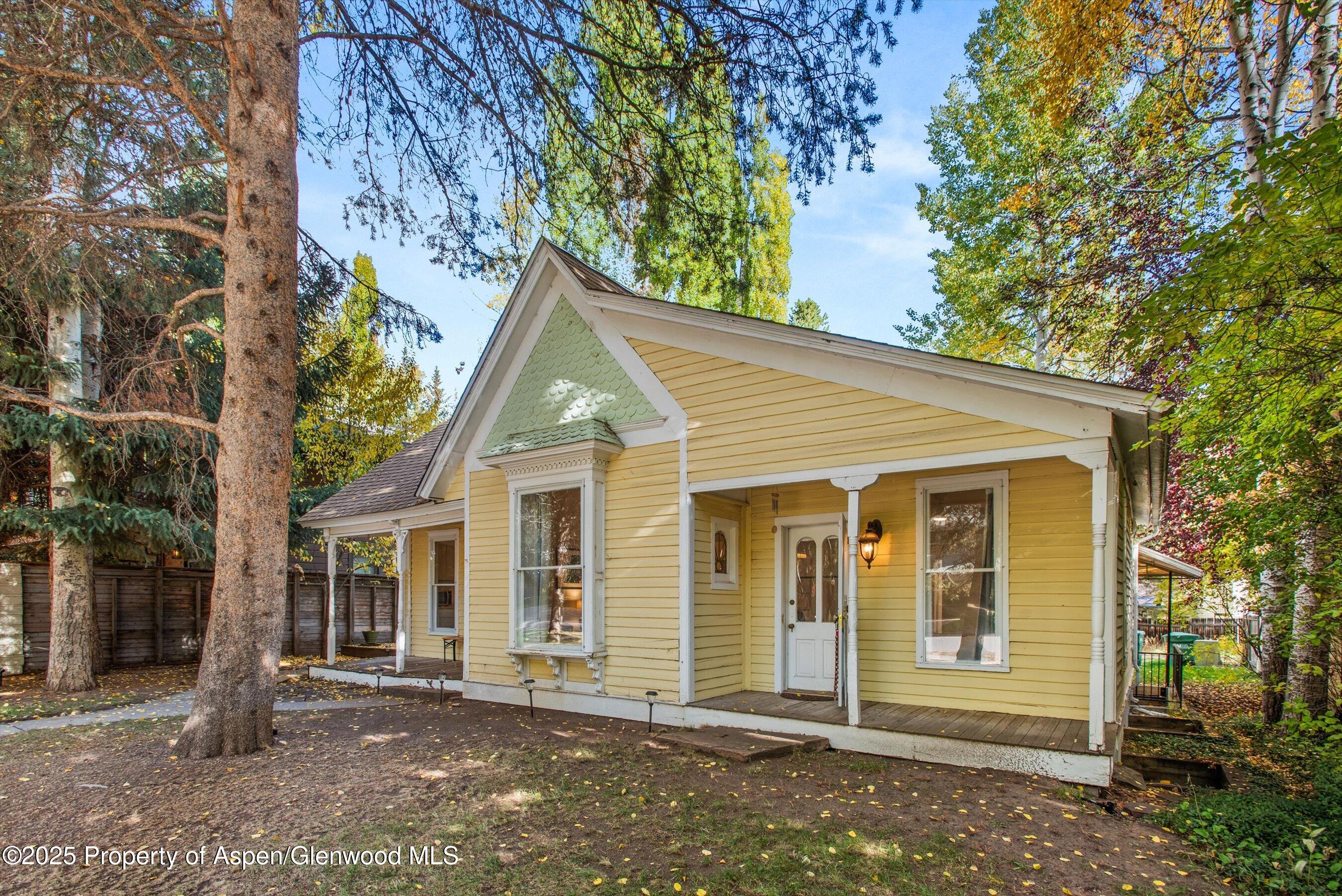 406 W Smuggler Street