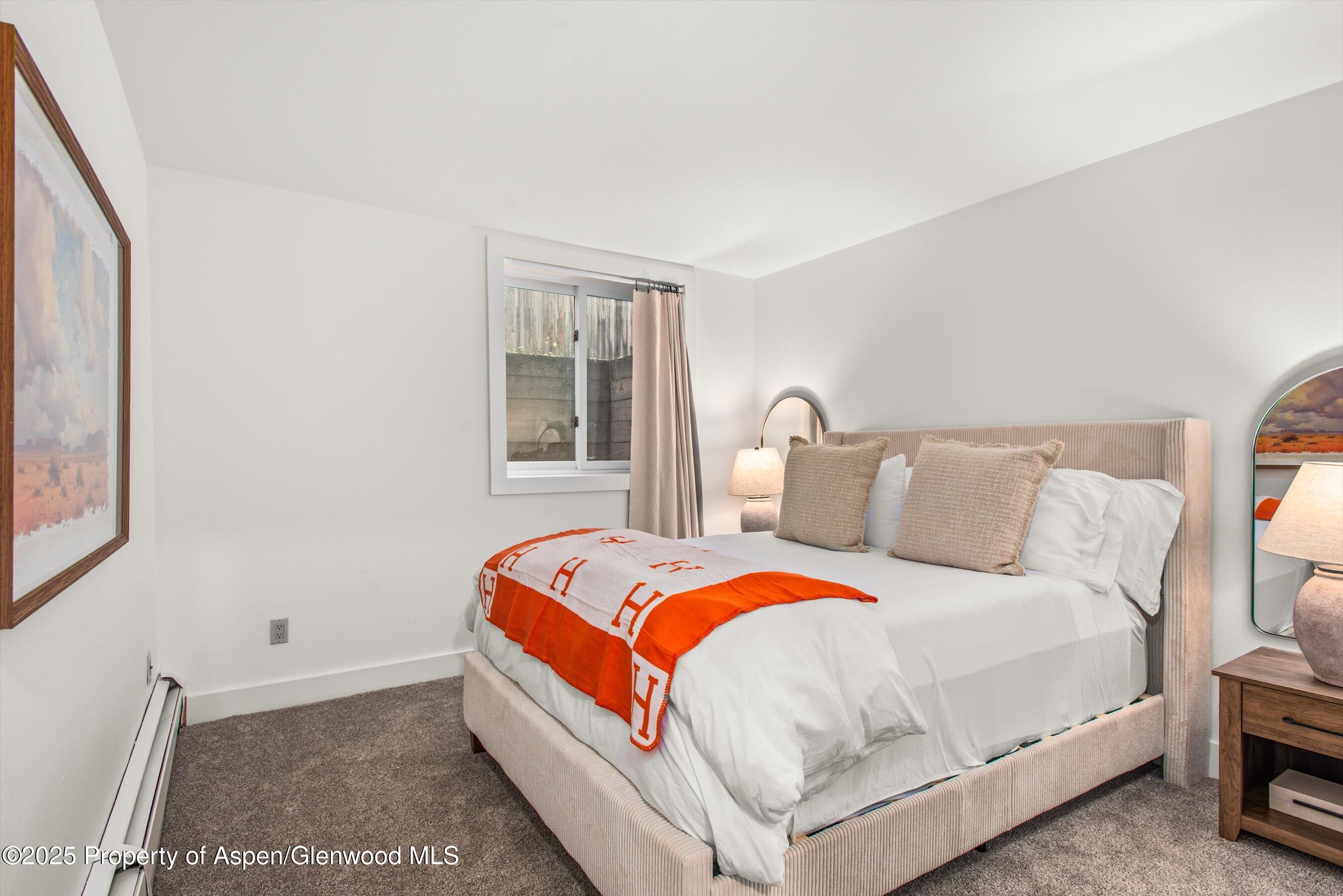 406 W Smuggler Street