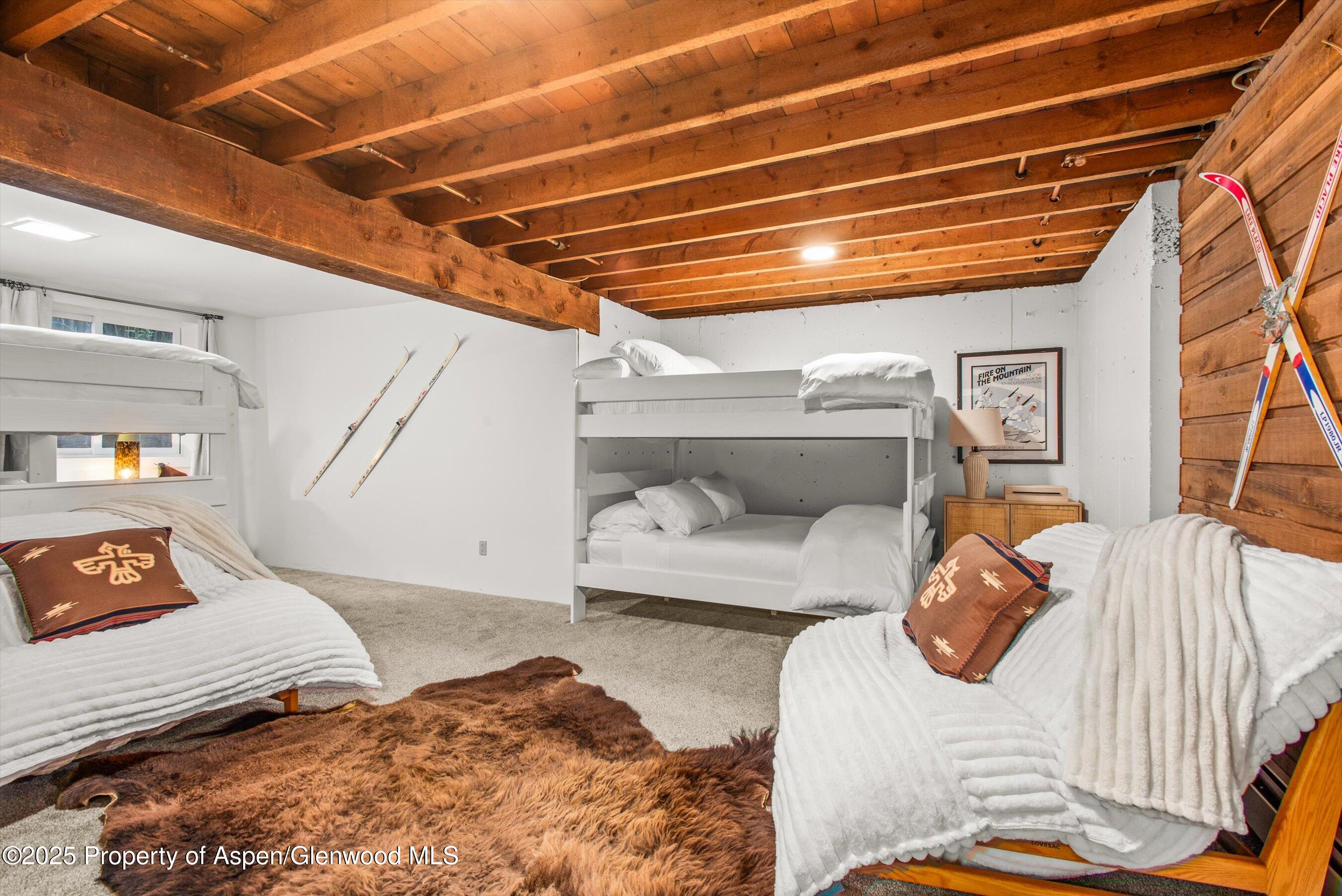 406 W Smuggler Street