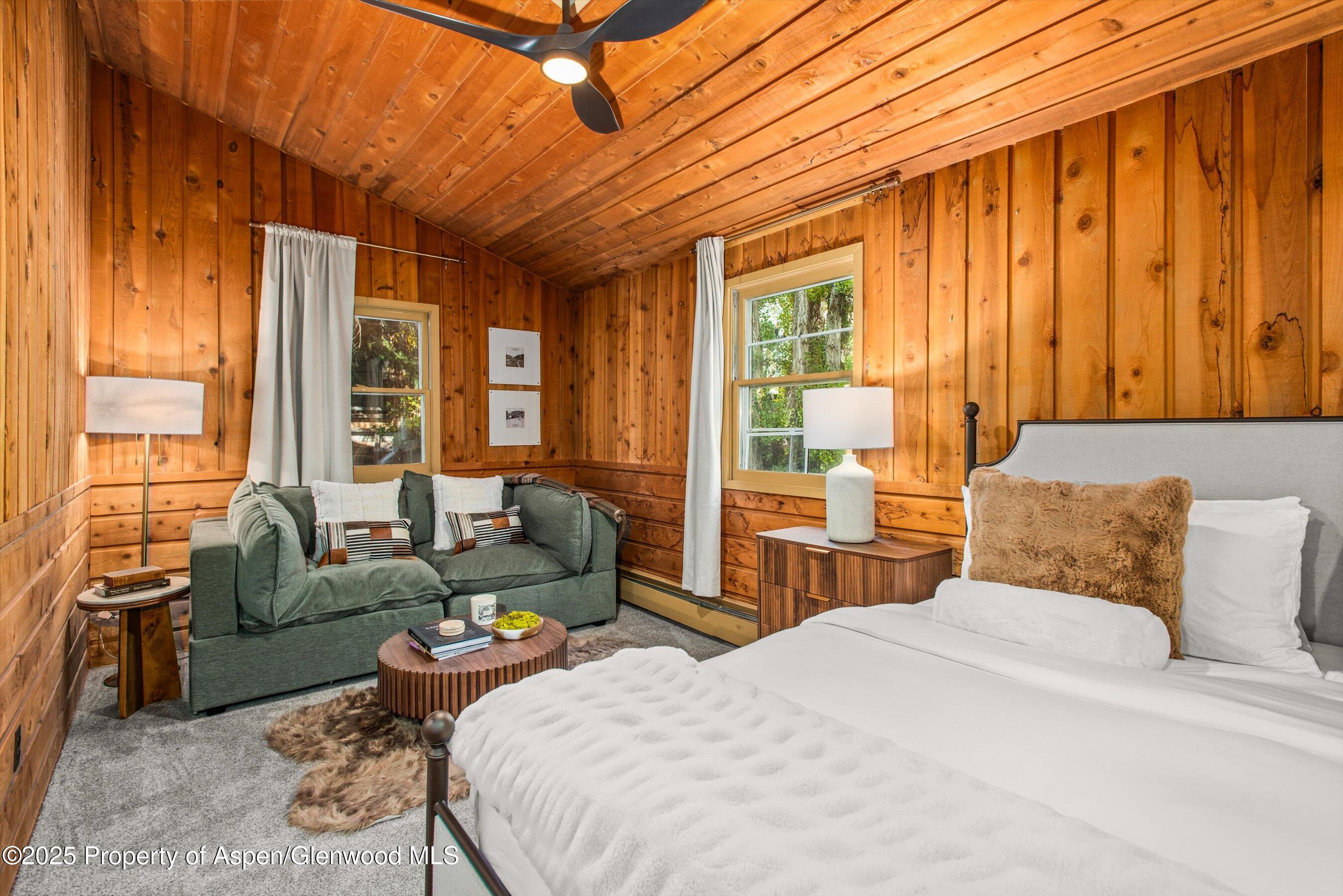 406 W Smuggler Street