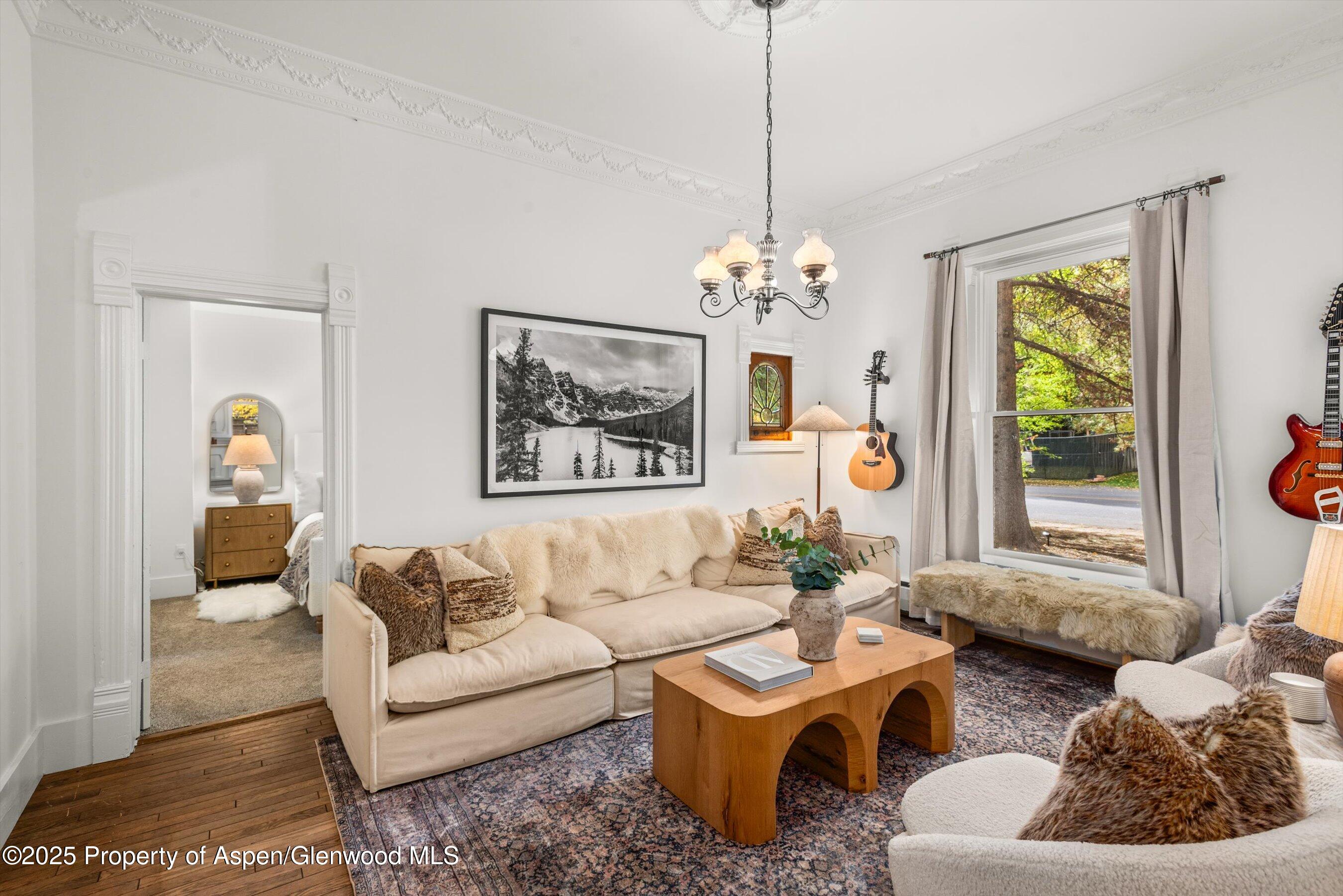 406 W Smuggler Street