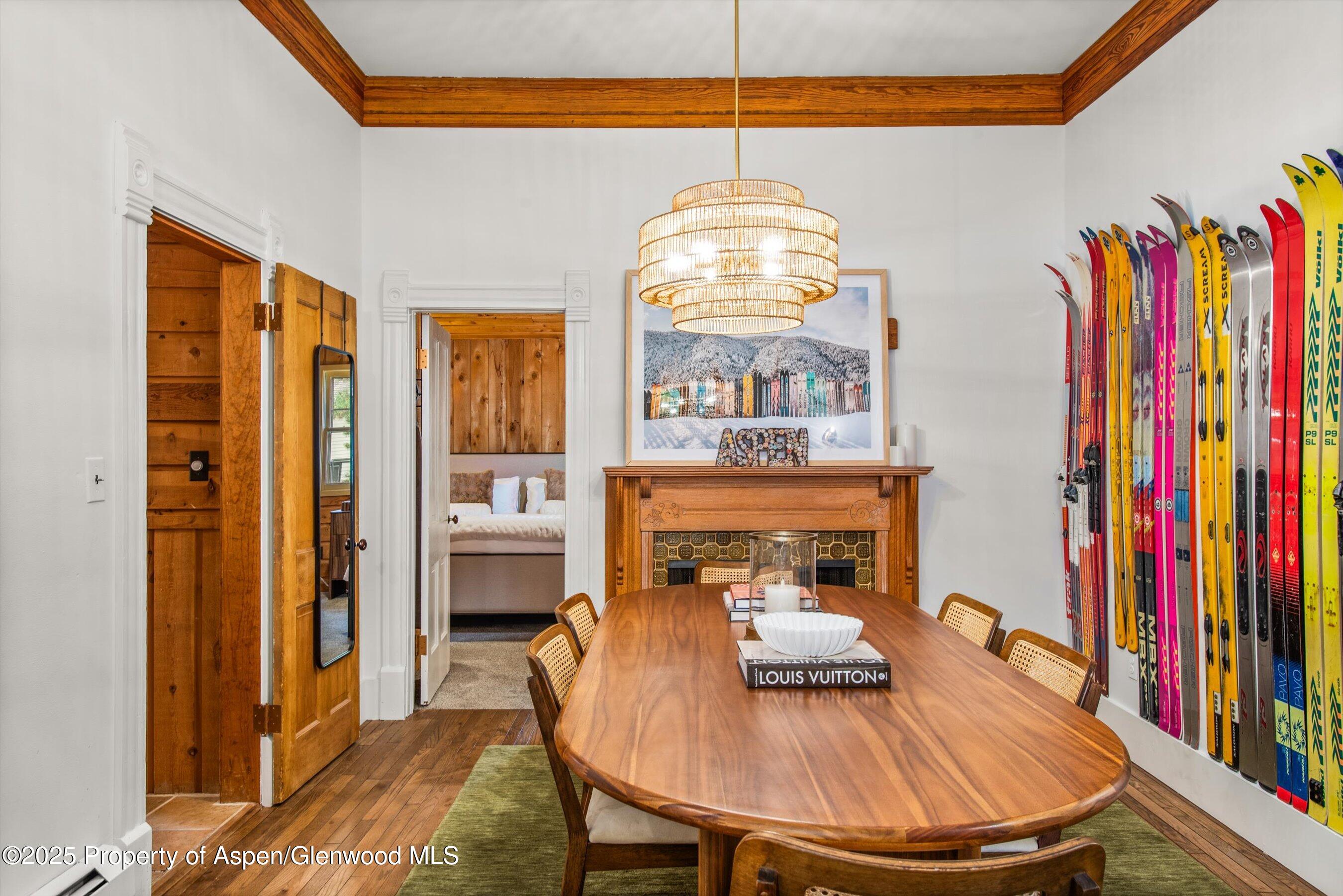 406 W Smuggler Street