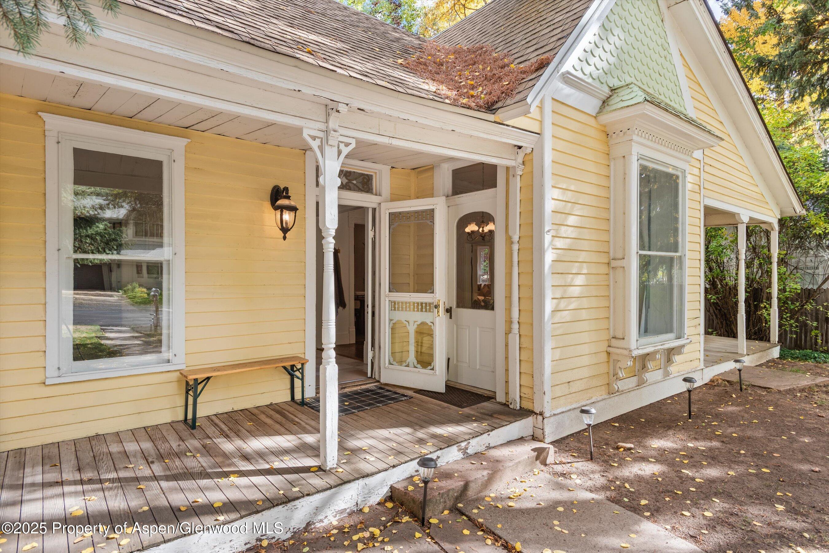 406 W Smuggler Street