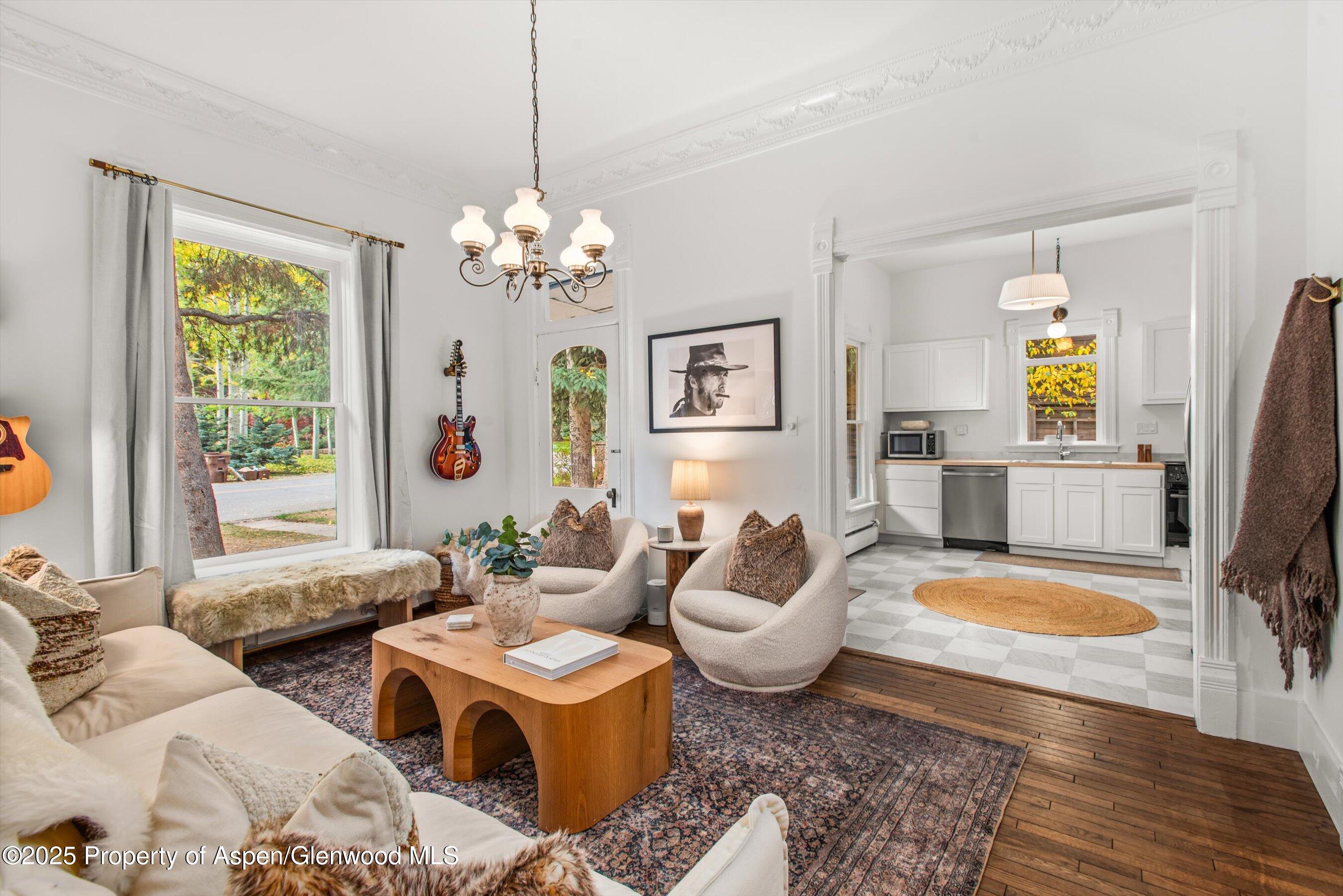 406 W Smuggler Street