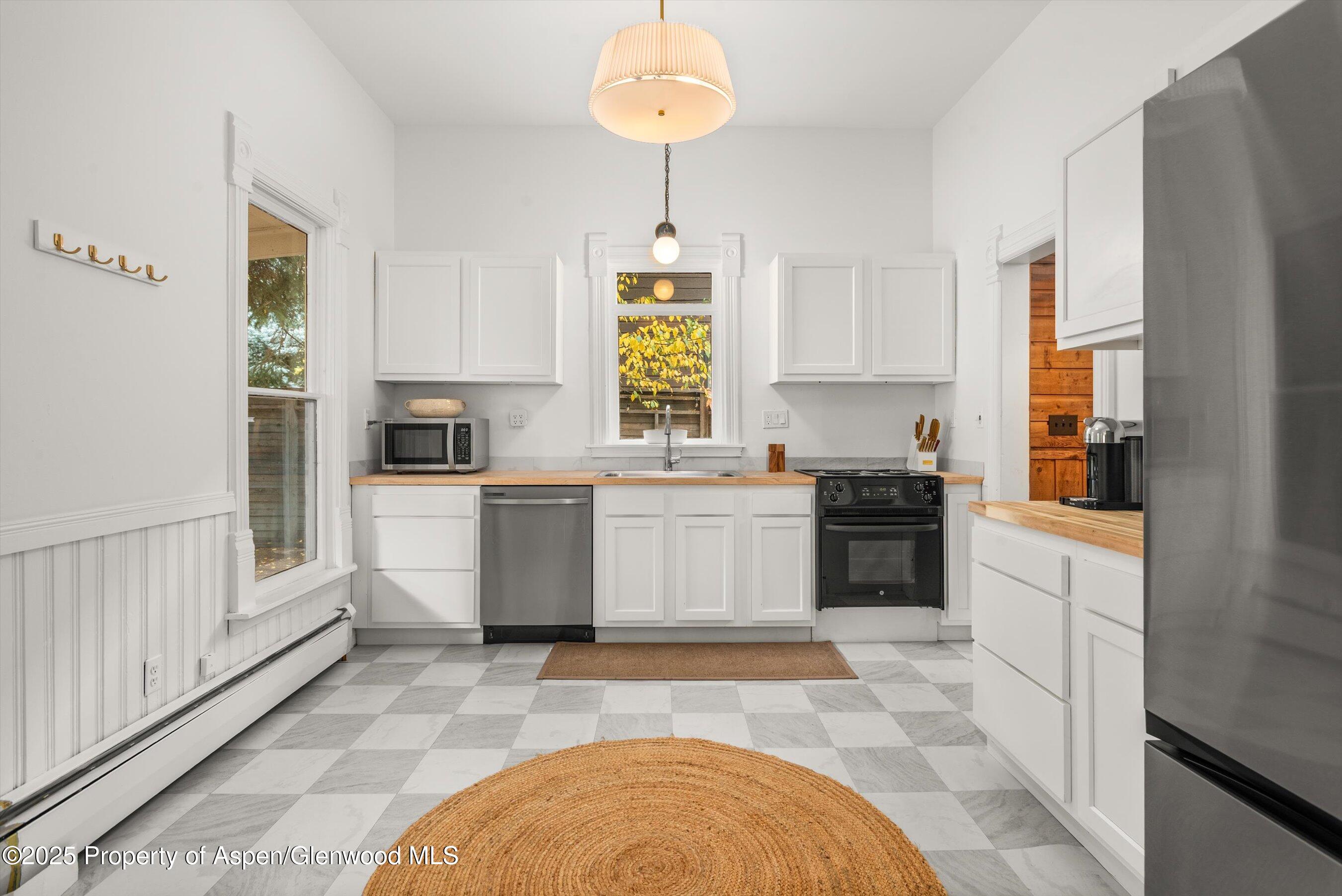 406 W Smuggler Street