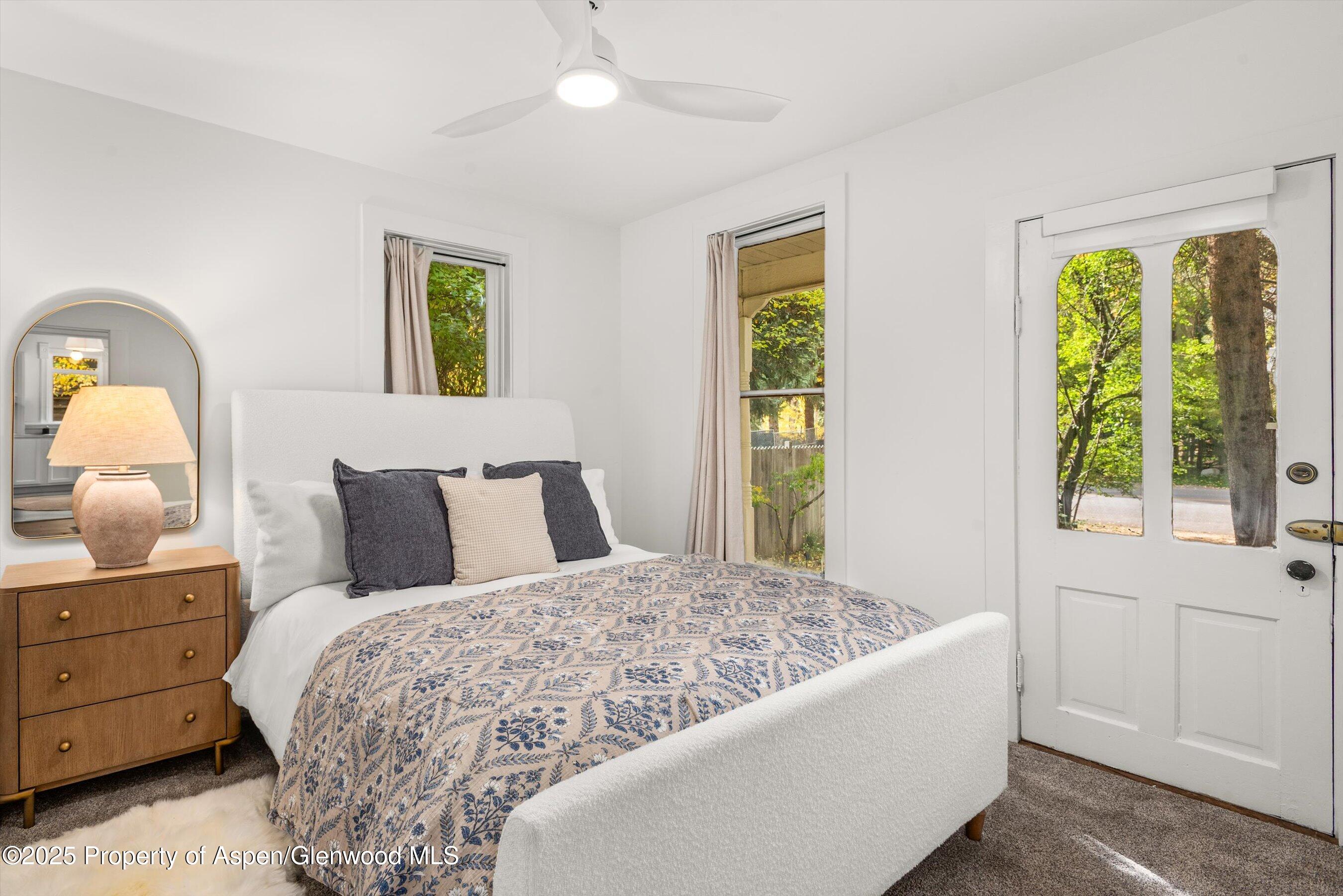 406 W Smuggler Street