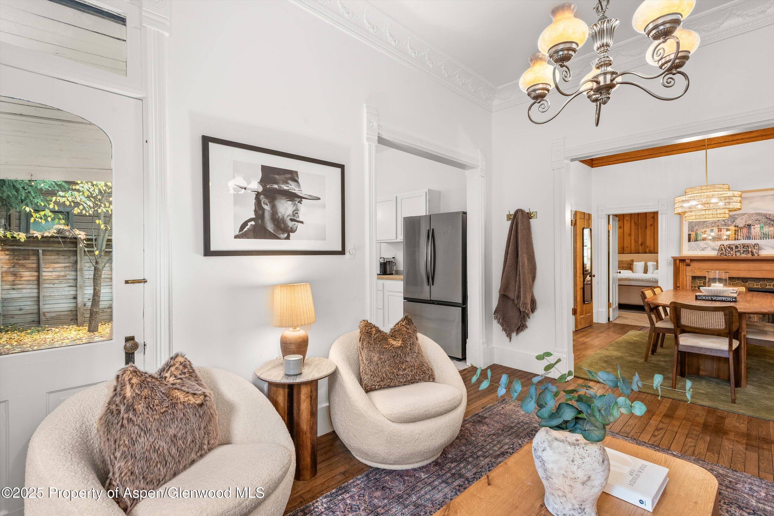 406 W Smuggler Street