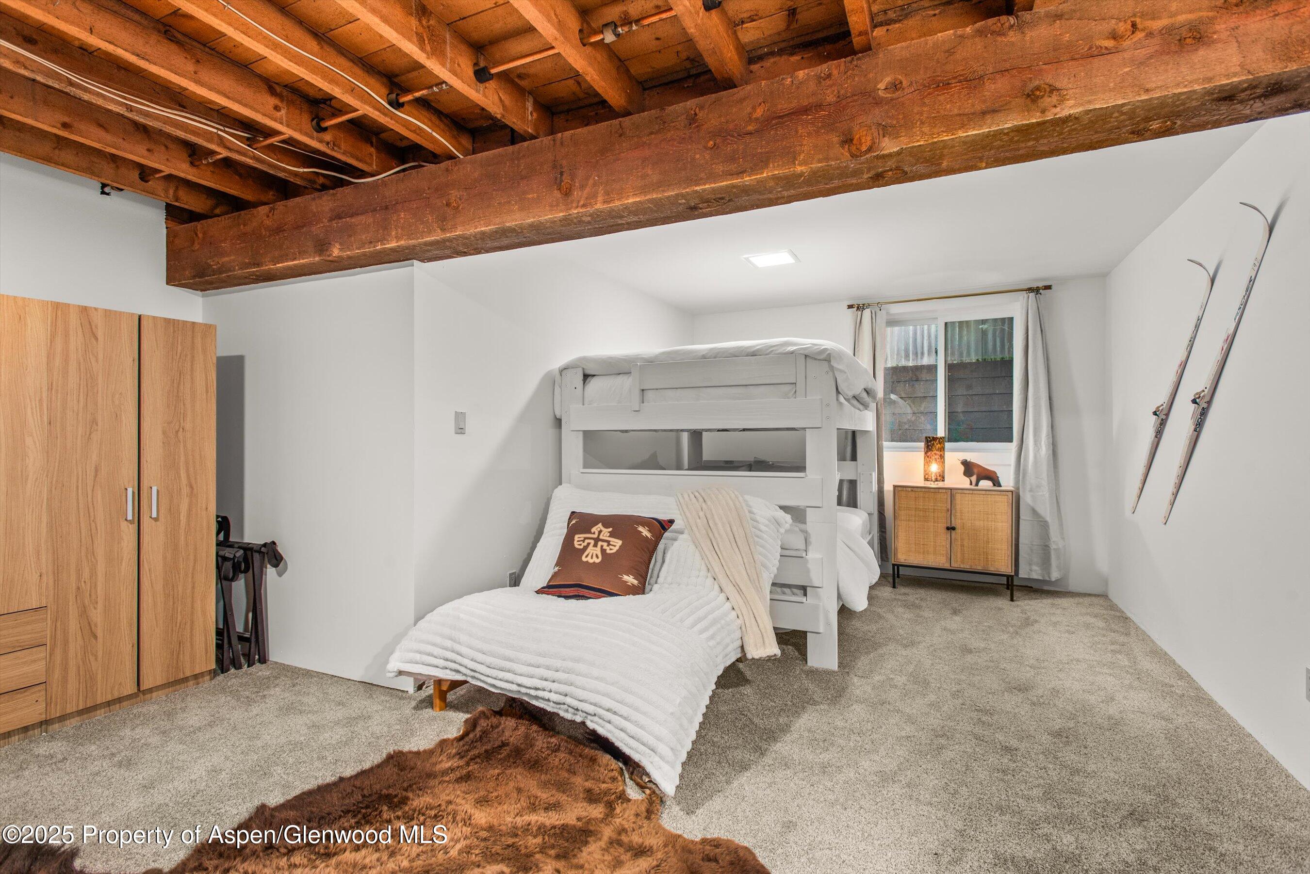 406 W Smuggler Street