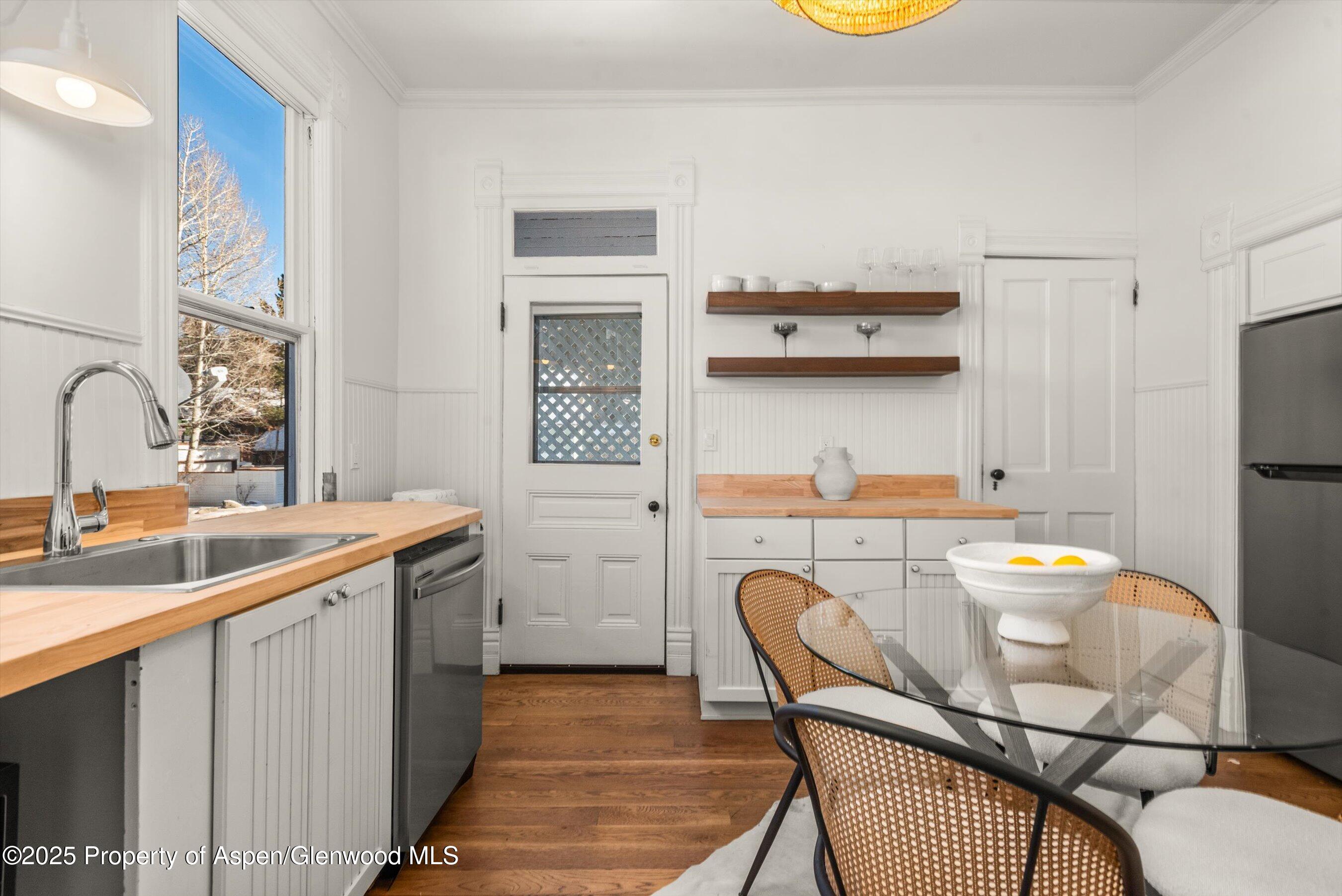 500 W Francis Street